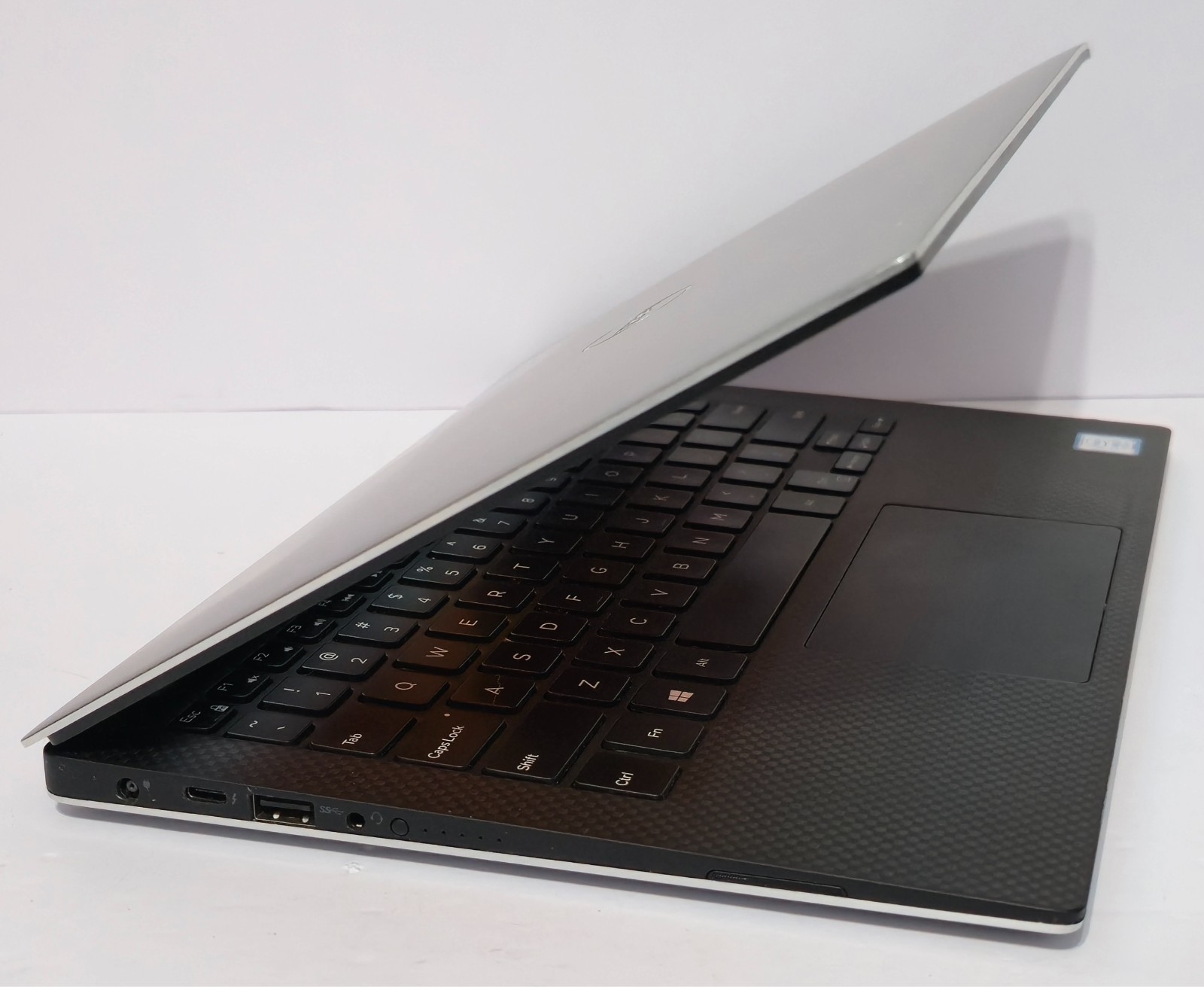 Dell XPS 13 9360 13.3″ – i7-7500U – 16GB RAM – 512GB SSD – Silver