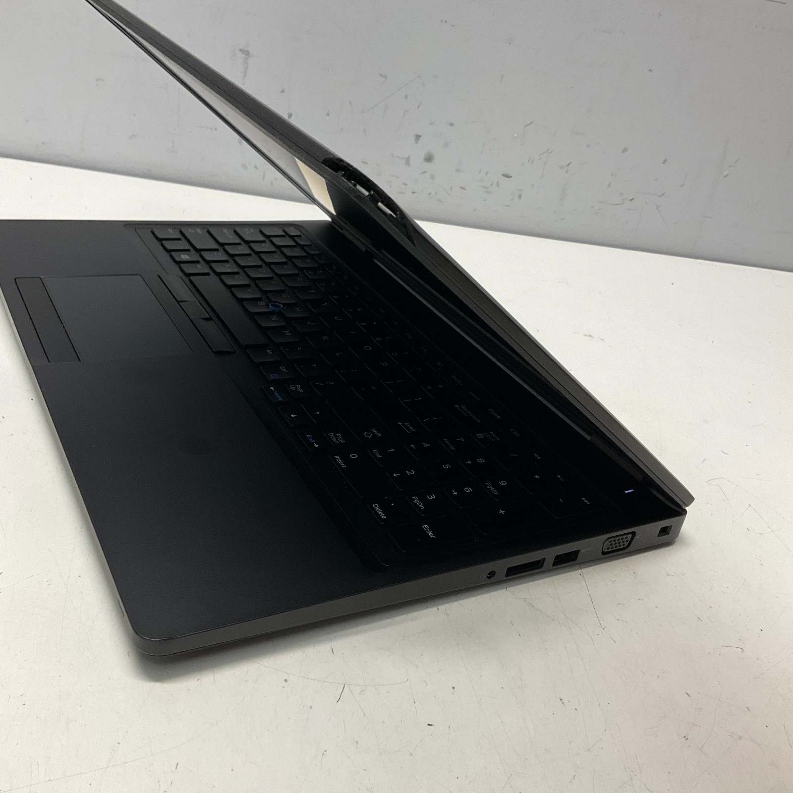 Dell Latitude 5590 i5-7300U 2.60GHz 8GB 128GB SSD WIN10 Pro Laptop READ