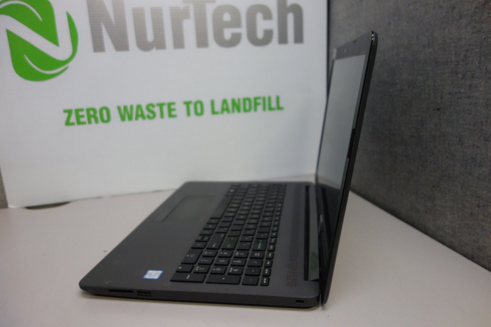 HP 250 G7 Notebook 15.6″ i5 1.6GHz 16GB/256GB m2 SSD [NO OS] Laptop +AC[BADBTRY]