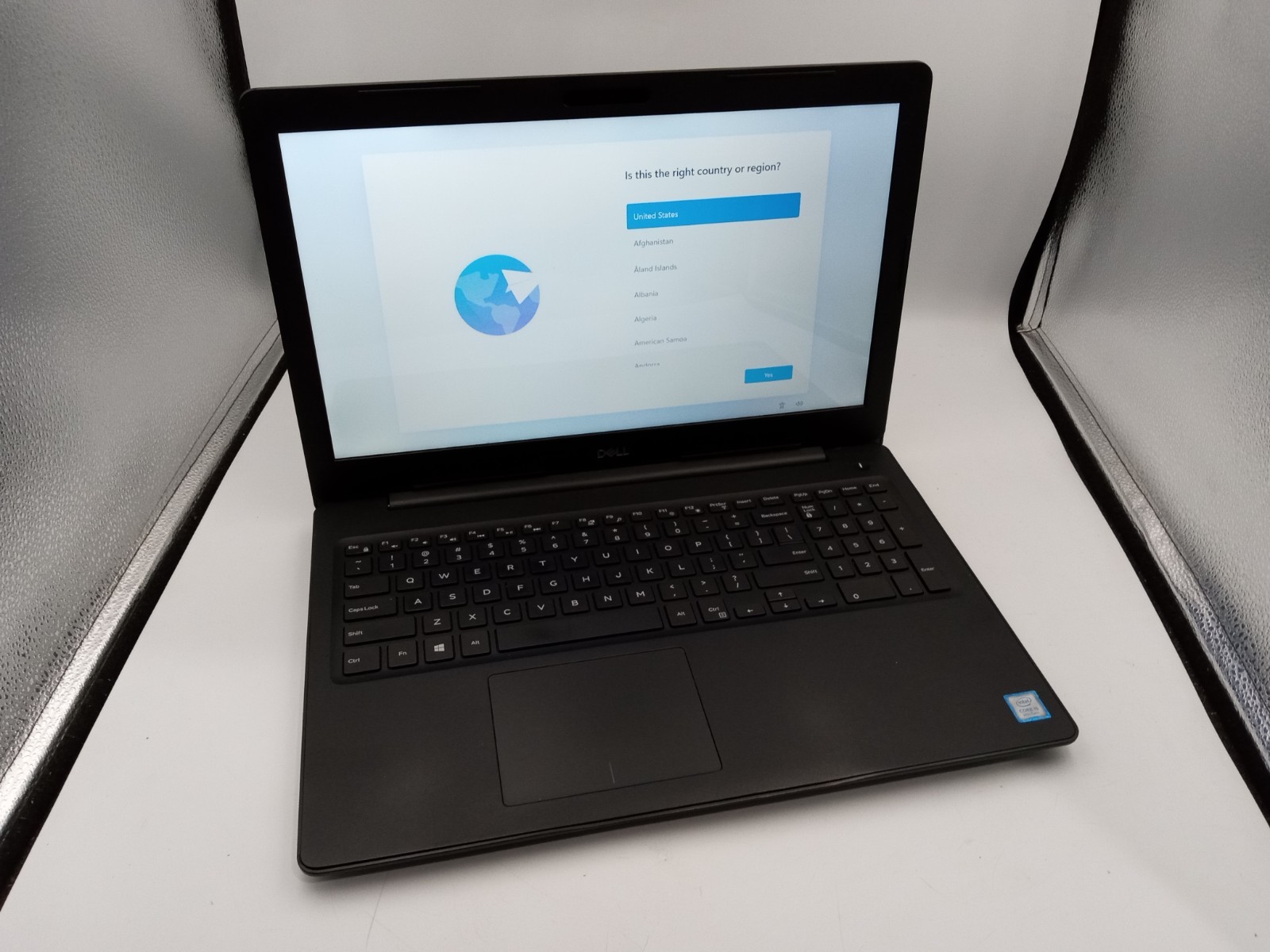 Dell Latitude 3590 15.6″ Touchscreen i5-8250U 4GB RAM 128GB SSD Windows 11 -RR