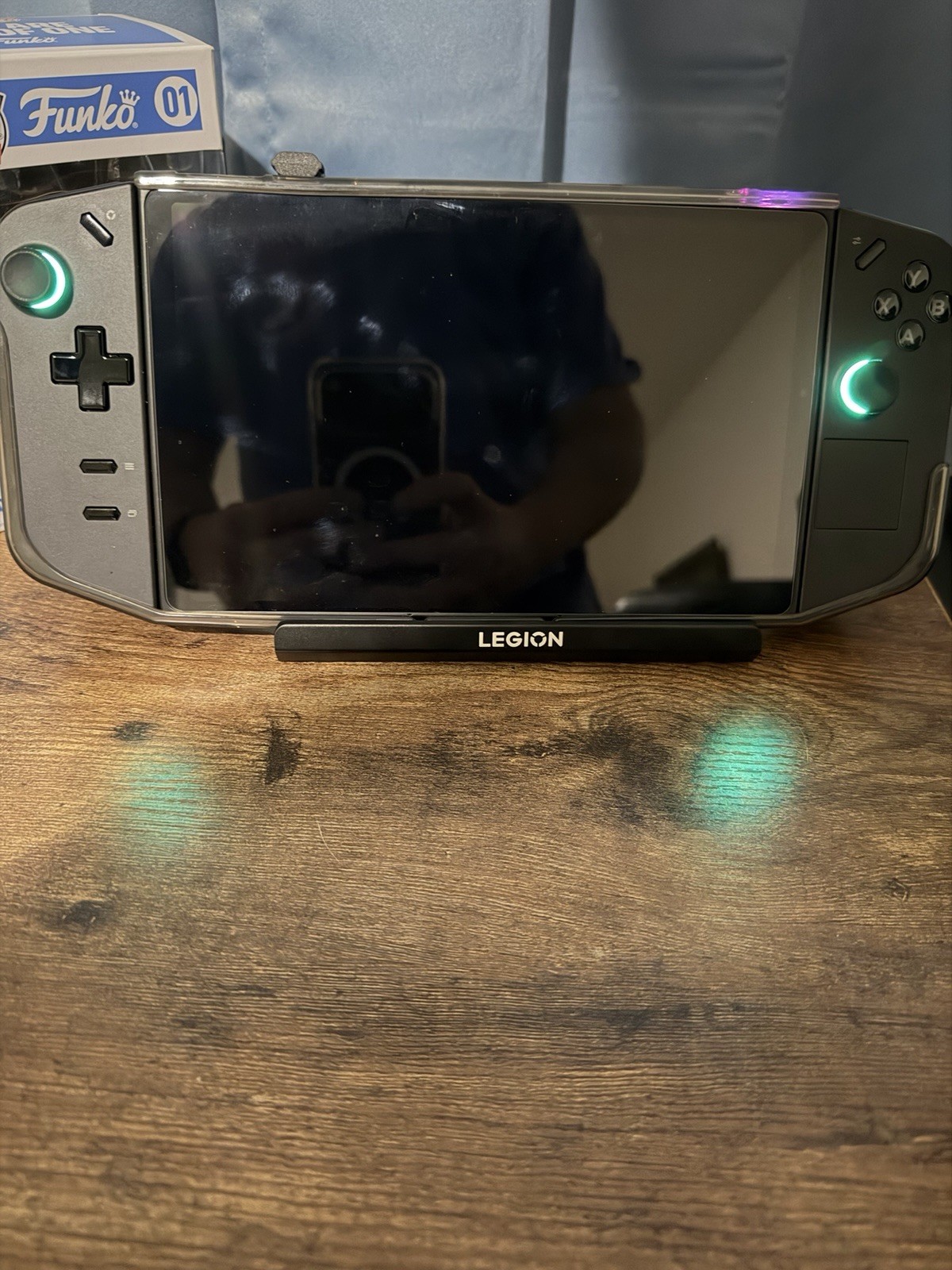 Lenovo Legion Go Z1 Extreme 8-in-1 Dock with 1TB SSD and 16GB RAM