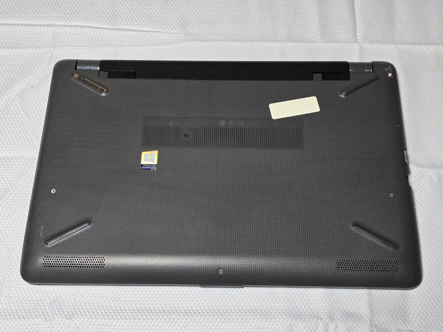 HP 255 G6 15.6 inch Boots to bios