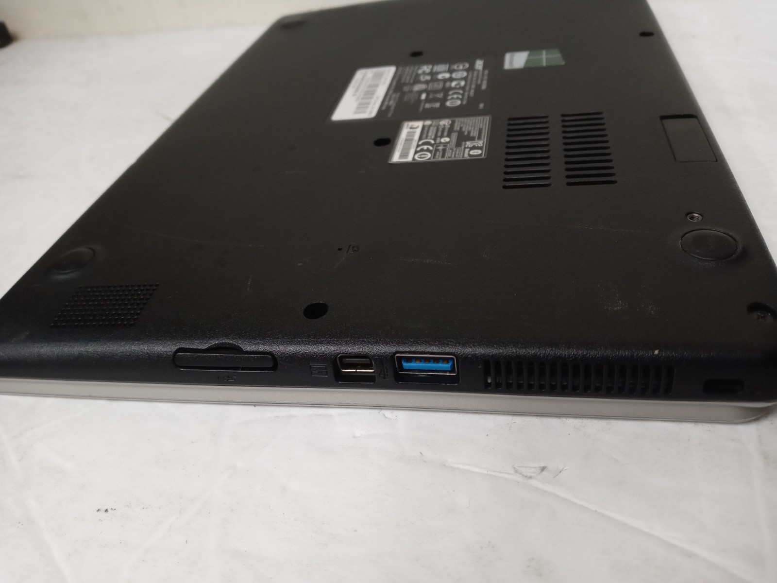 Acer Aspire V5 11″ Notebook V5-122P-0408 AMD A4-1250 1.0GHz 4GB RAM *READ DESCR*