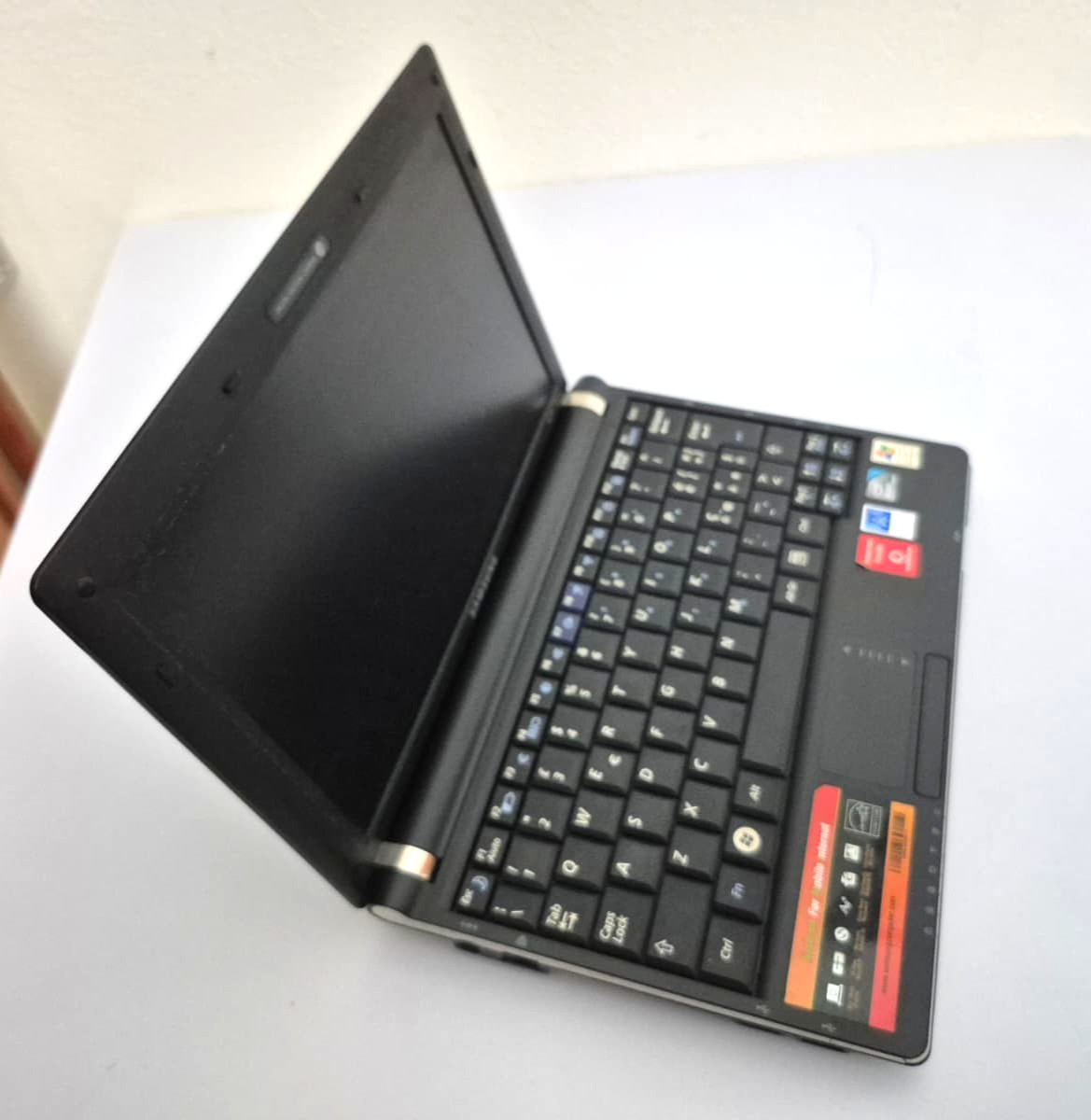Samsung NC10 Netbook Black Defective Keyboard No Charger XP