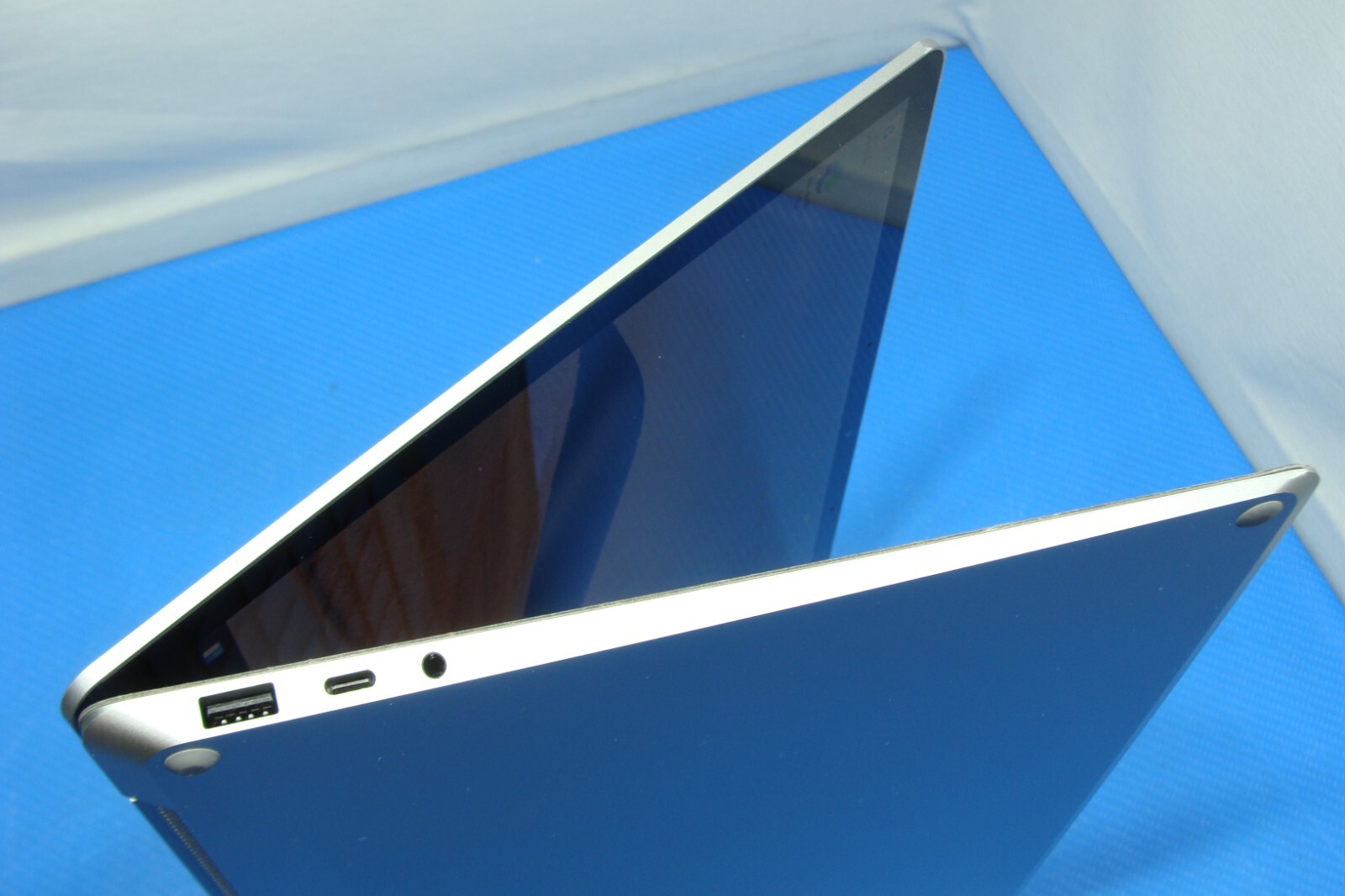 Microsoft Surface Laptop 4 1958 13.5″ TOUCH AMD Ryzen 5 4680U 2.2Ghz 8Gb 256GB