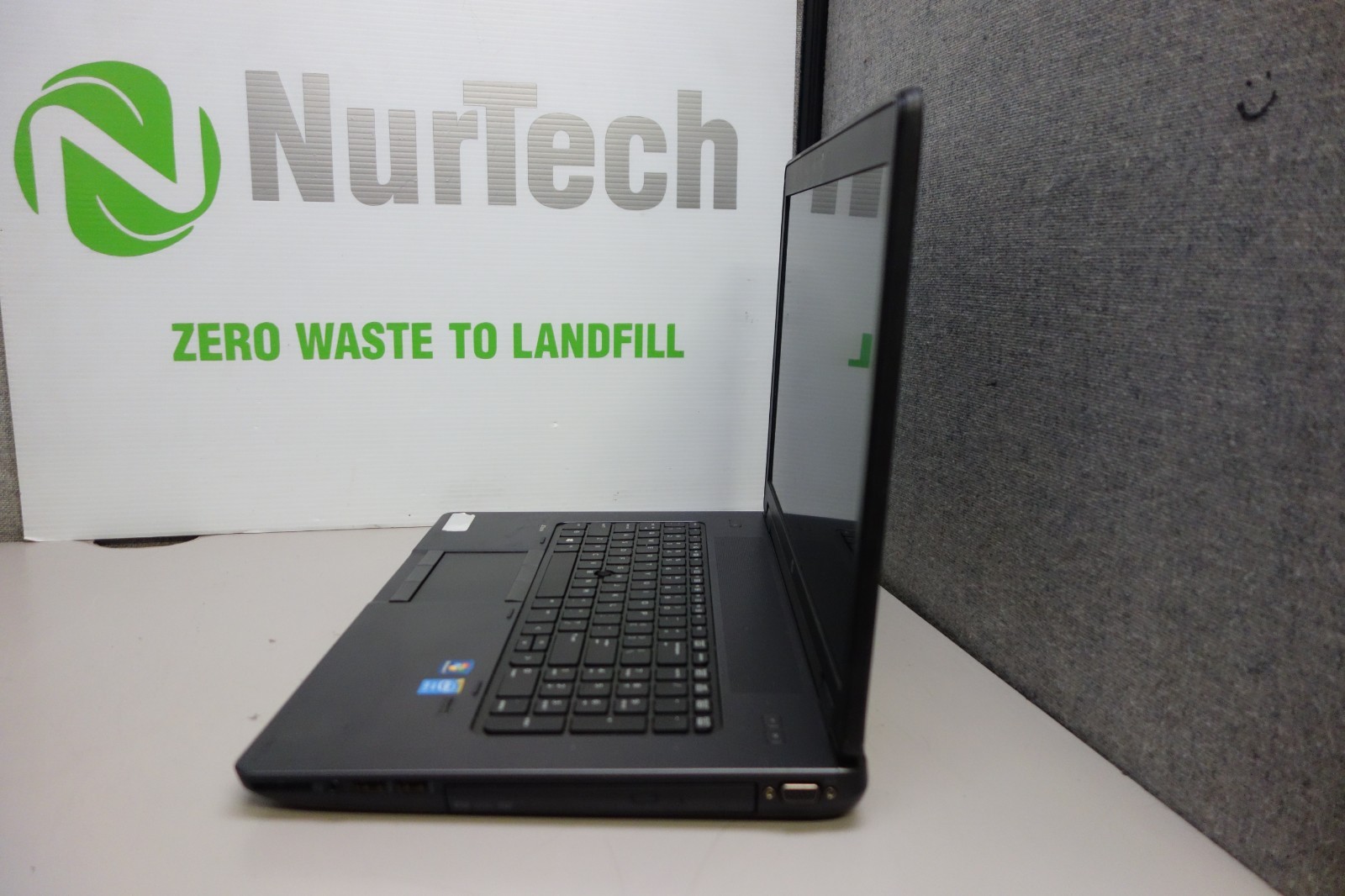 HP ZBook 17 17.3″ i5-4300M 2.6GHz 16GB/320GB [No OS] Laptop + AC