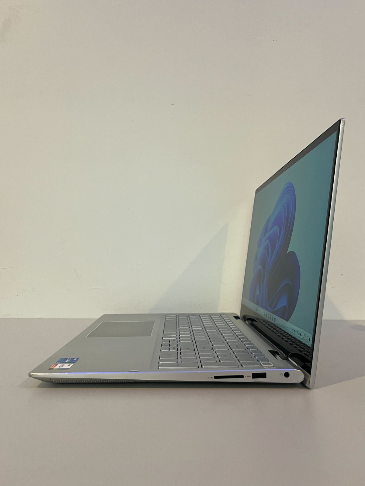 Dell Inspiron 7506 15.6″ 2-in-1 Laptop i5-11357G 12GB RAM 512GB SSD+32GB Win 11