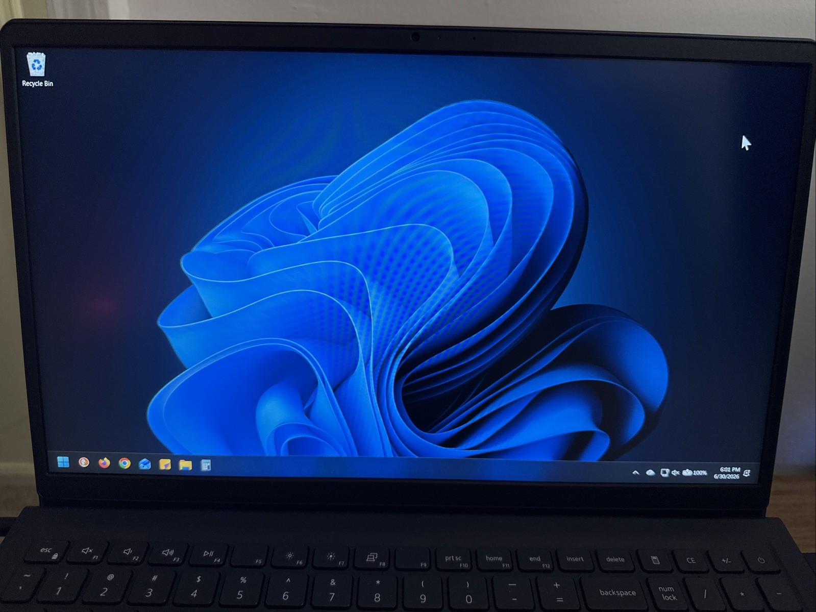 Dell 15 DC15250 15.6″ Intel Core 3 100U 8GB DDR4 512GB SSD Windows 11 Home