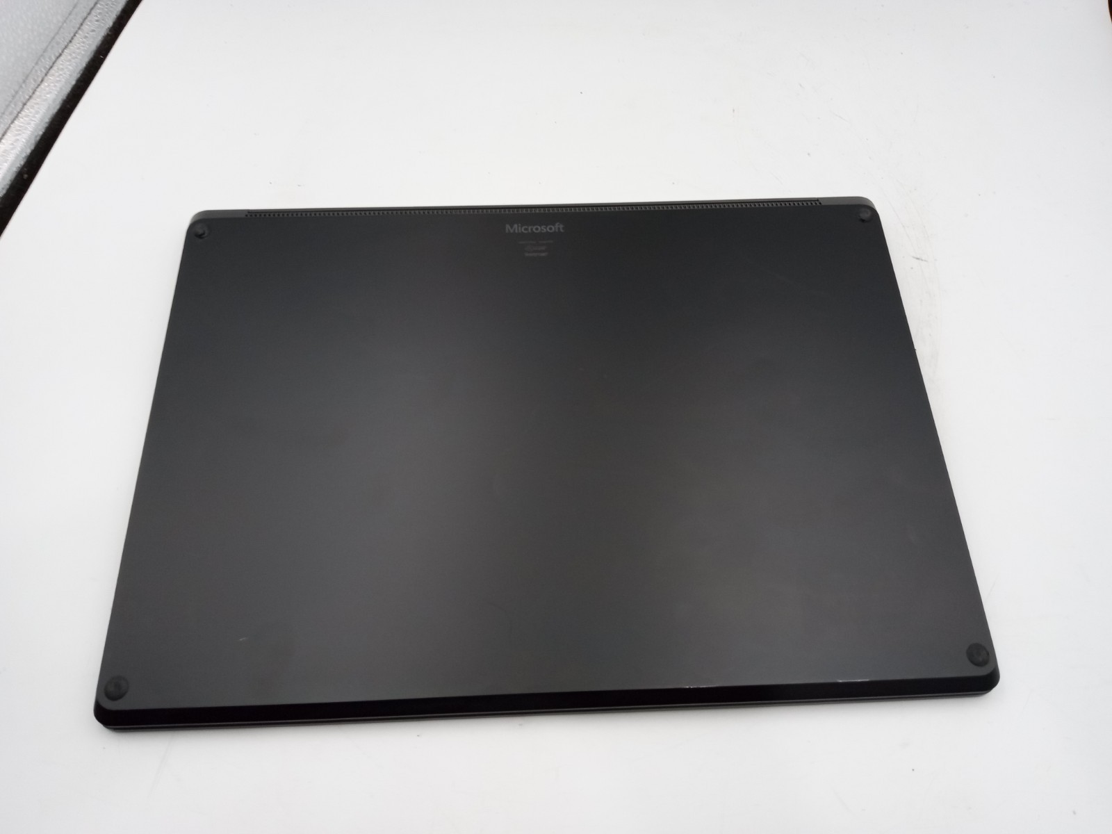 Microsoft Surface Laptop 4 1979 15″ Intel Core i7-1185G7 16GB 256GB Windows 11