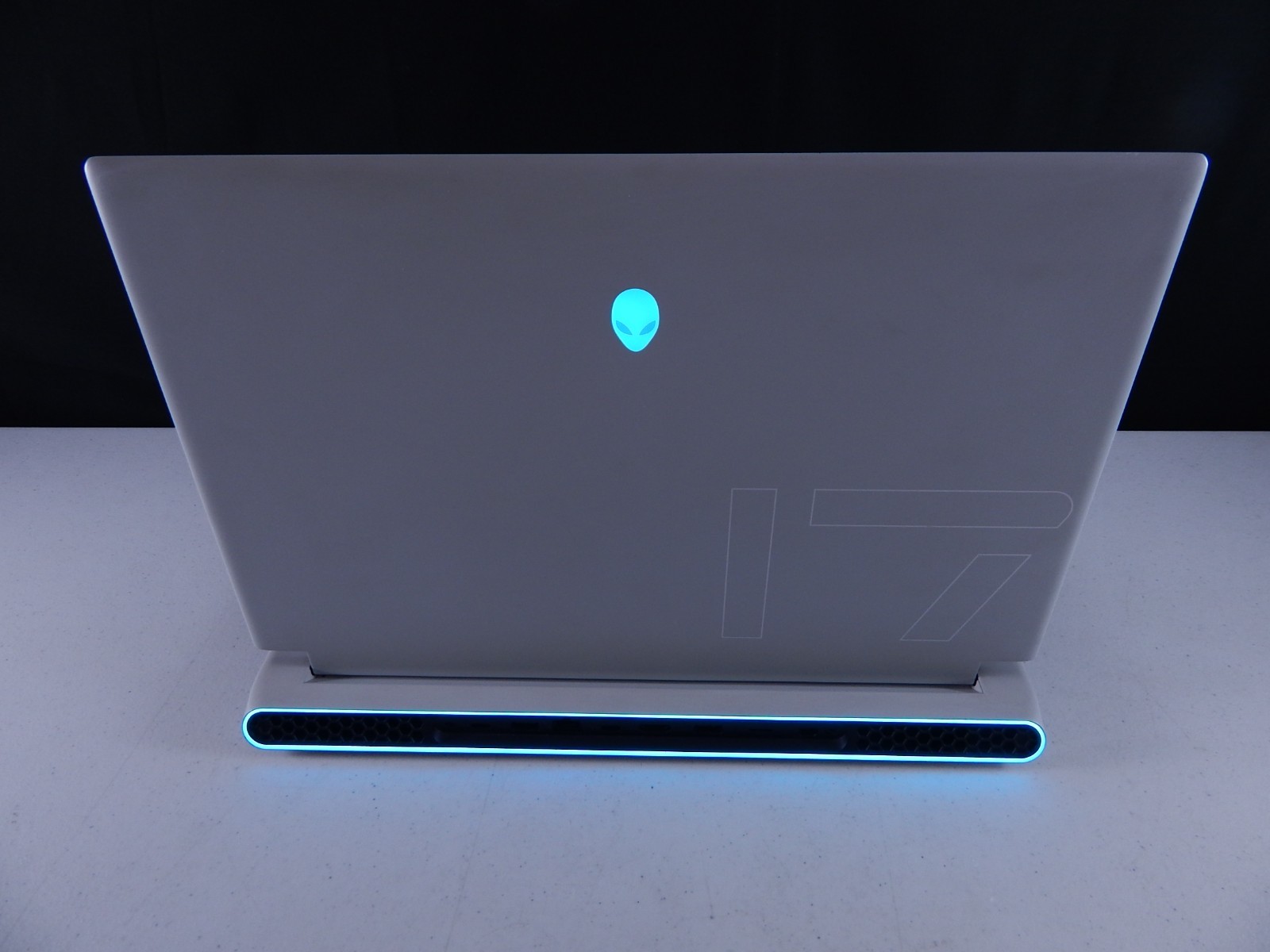 Alienware x17 R2 (17.3 in, 1TB SSD, Intel Core i9, 5.0GHz, 16GB,NVIDIA 3070Ti)