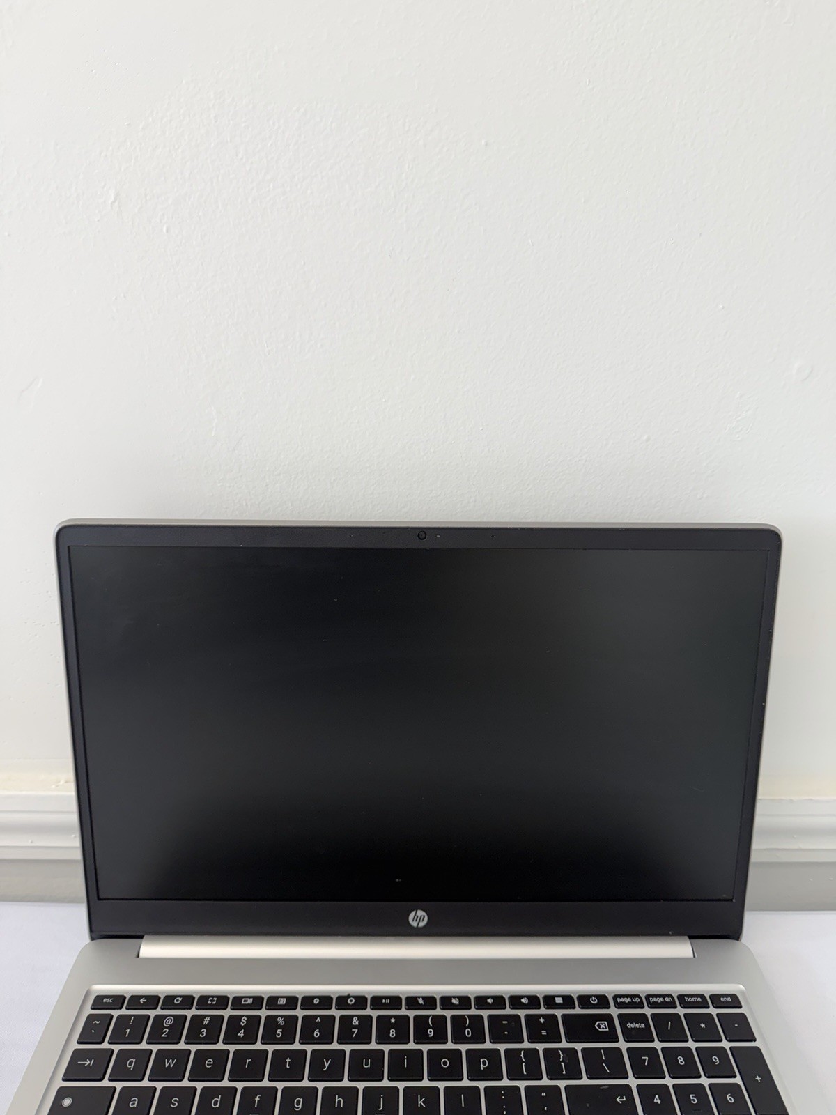 HP Chromebook 15a-na0063dx Laptop – Intel Pentium Silver N6000 – Read Descrip