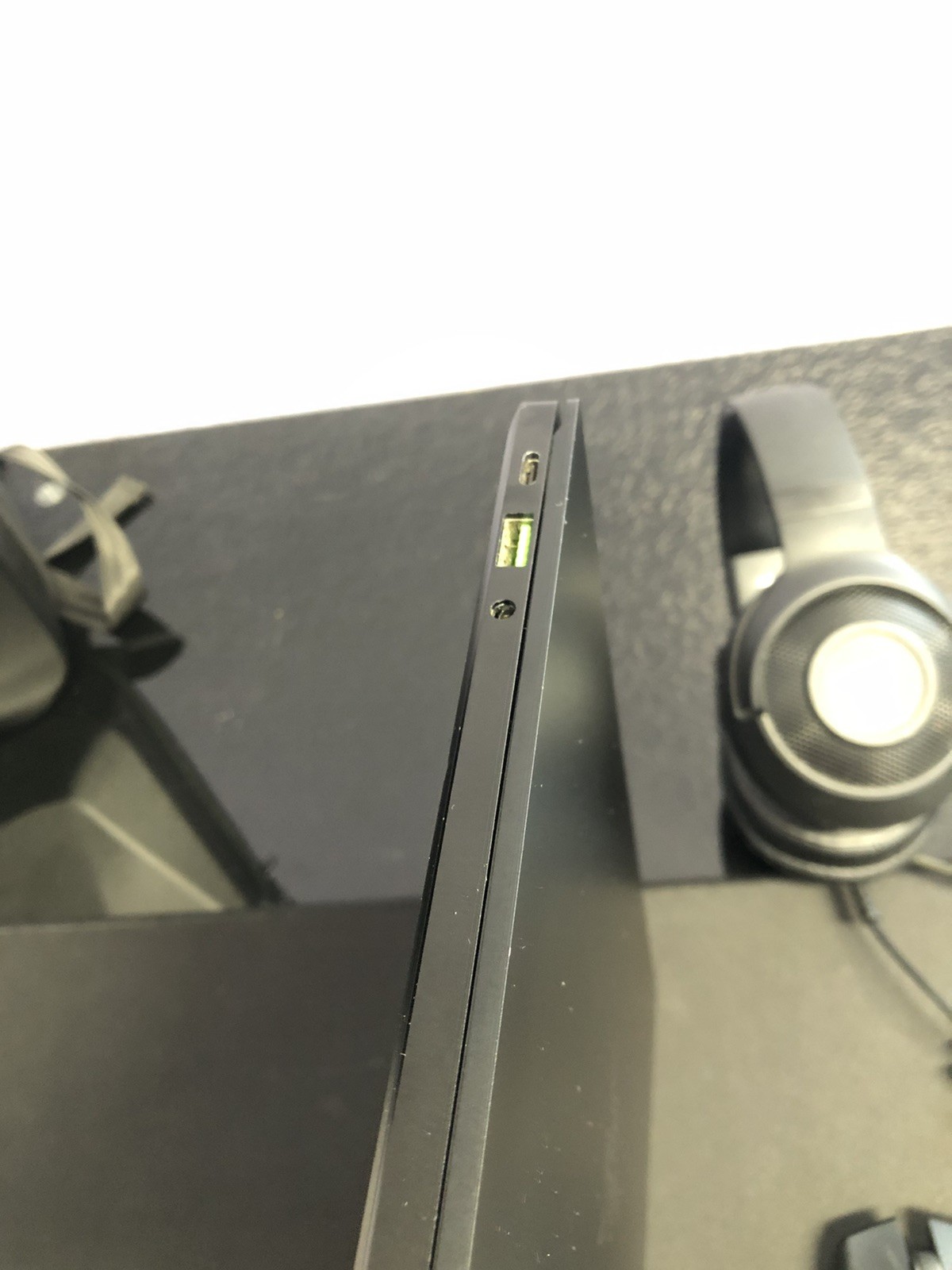 Razer Blade Stealth 13 i7-1165G7 16GB RAM 1TB SSD GTX 1650 Ti FHD OLED TOUCH