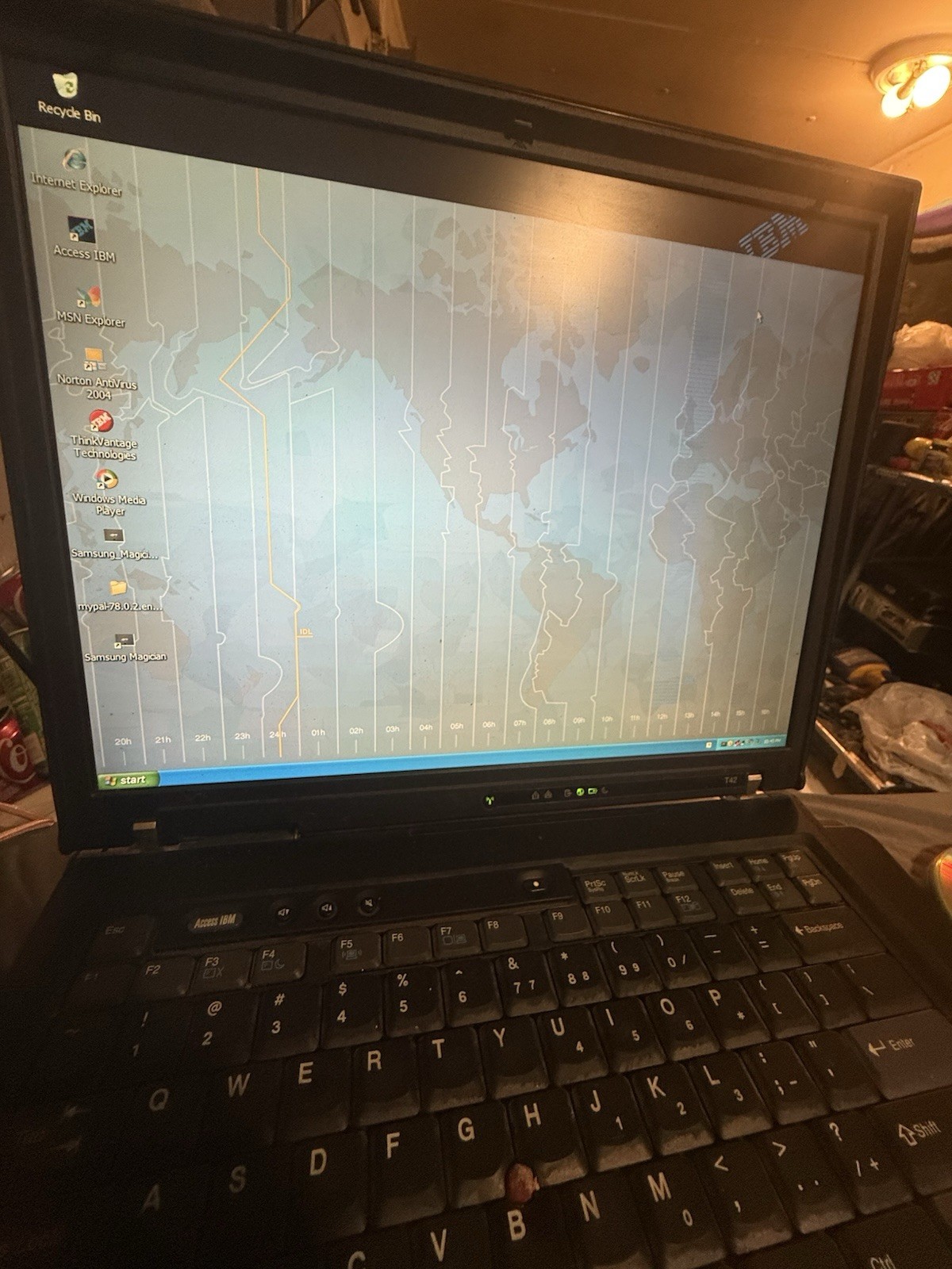 IBM ThinkPad T42 15 FlexView IPS Radeon 9600 Windows XP Retro Gaming Laptop