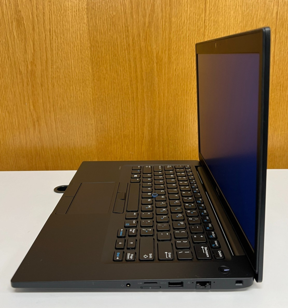 Dell Latitude 7480 14″ ( 256GB SSD, i5-6650U, 8GB RAM ) Linux Mint 22.2