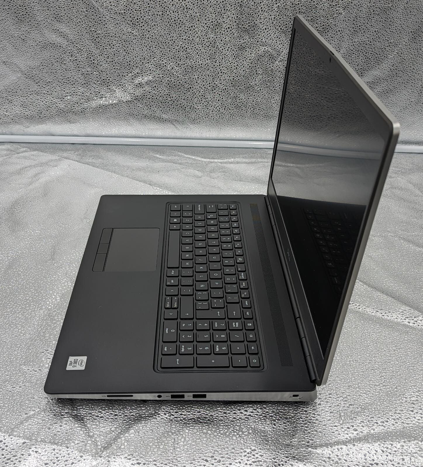 Dell PRECISION 7750 17.3″ I5-10400H 260GHz. 1TB SSD 32GB W10