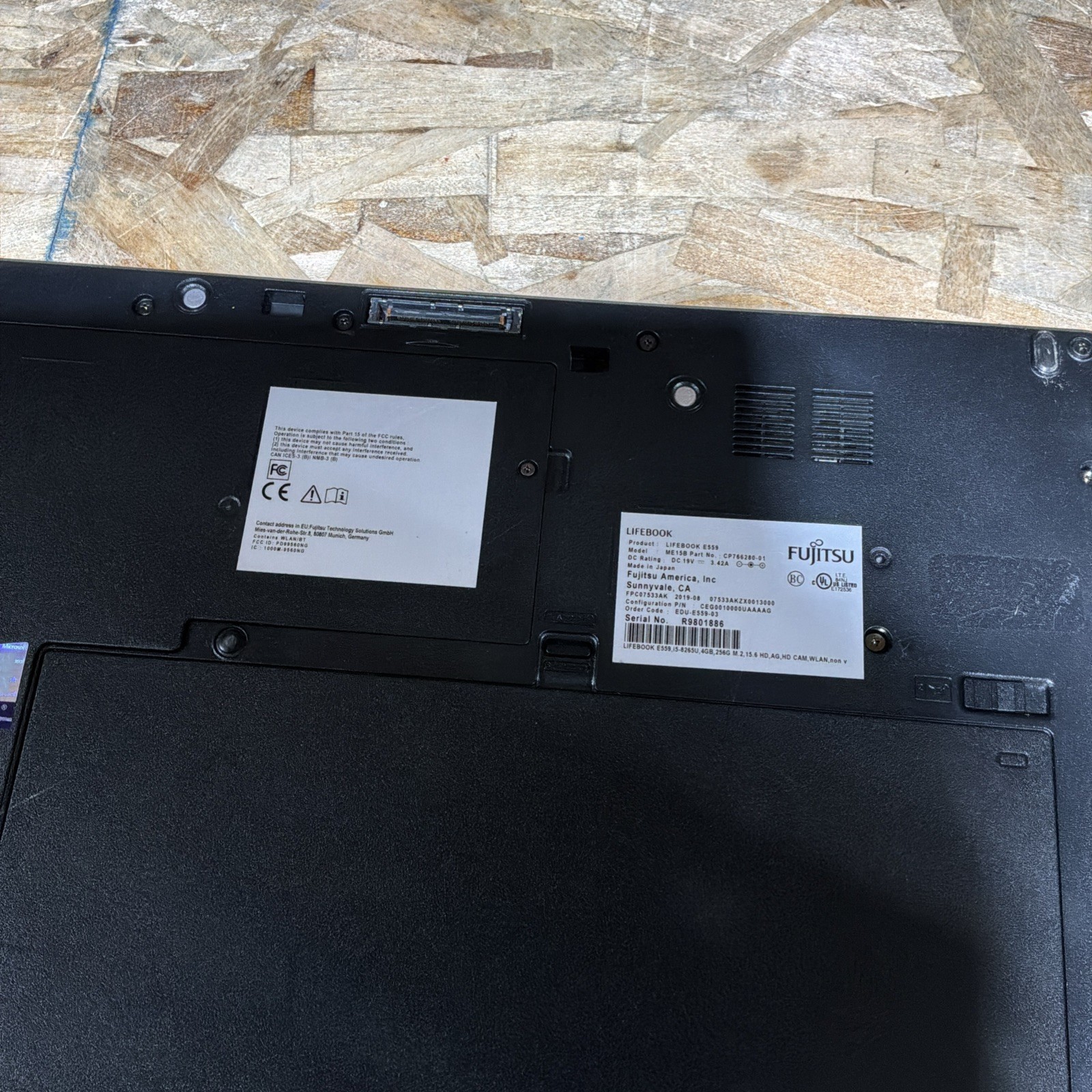 Fujitsu Lifebook E558 I5-8250U 1.60GHZ 256GB SSD 4 GB RAM Win 10 C399