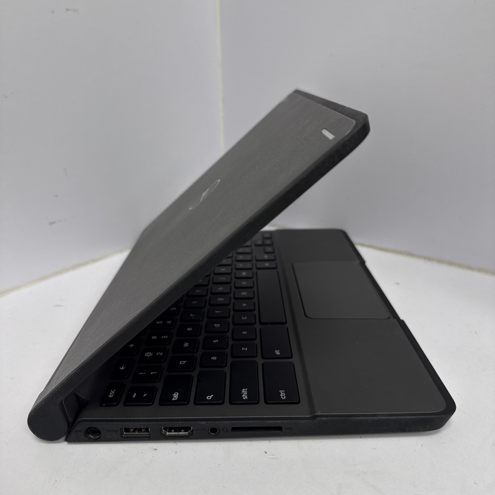 Dell Chromebook 11 P22T with Charger