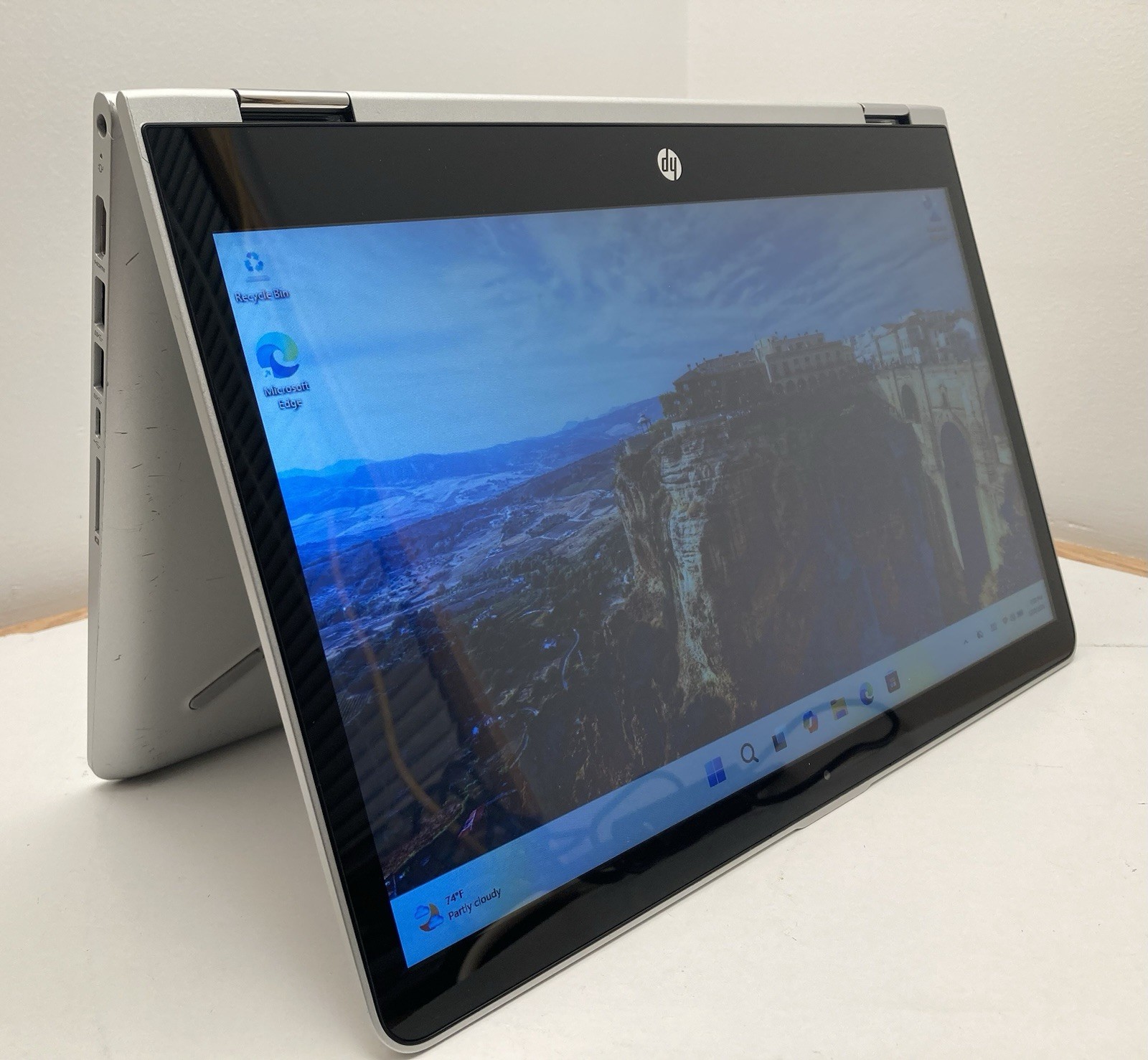 HP Pavilion x360m Convertible 2in1 Laptop Windows 11 /i3 7100U, 8GB, 240GB/READ