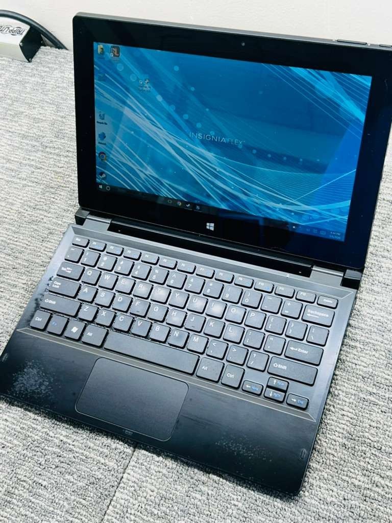 Insignia Flex NS-P11W6100 11.6″ 2-in-1 Tablet Laptop Keyboard Win10 HD – 0759394