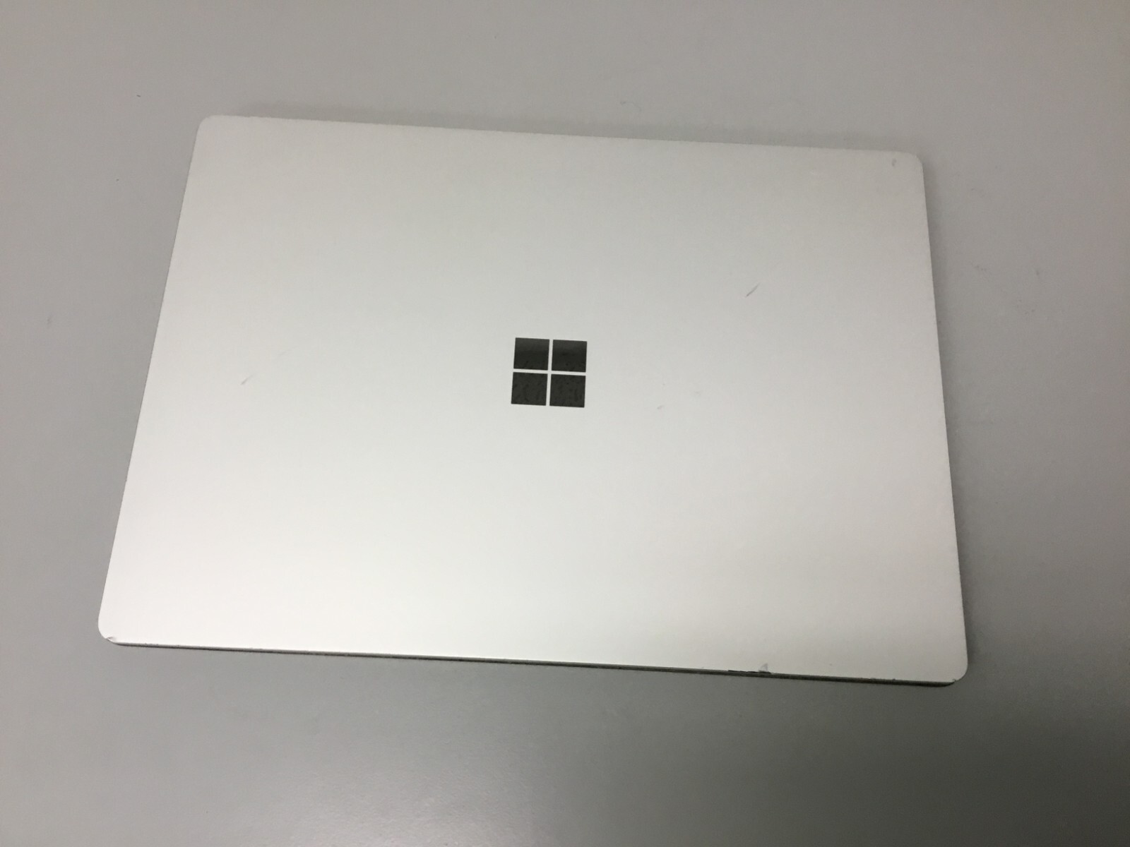 Microsoft Surface laptop13.5” 256 GB Core i5 7th Gen 2.60GHz 8GB RAM WIN 11 PRO