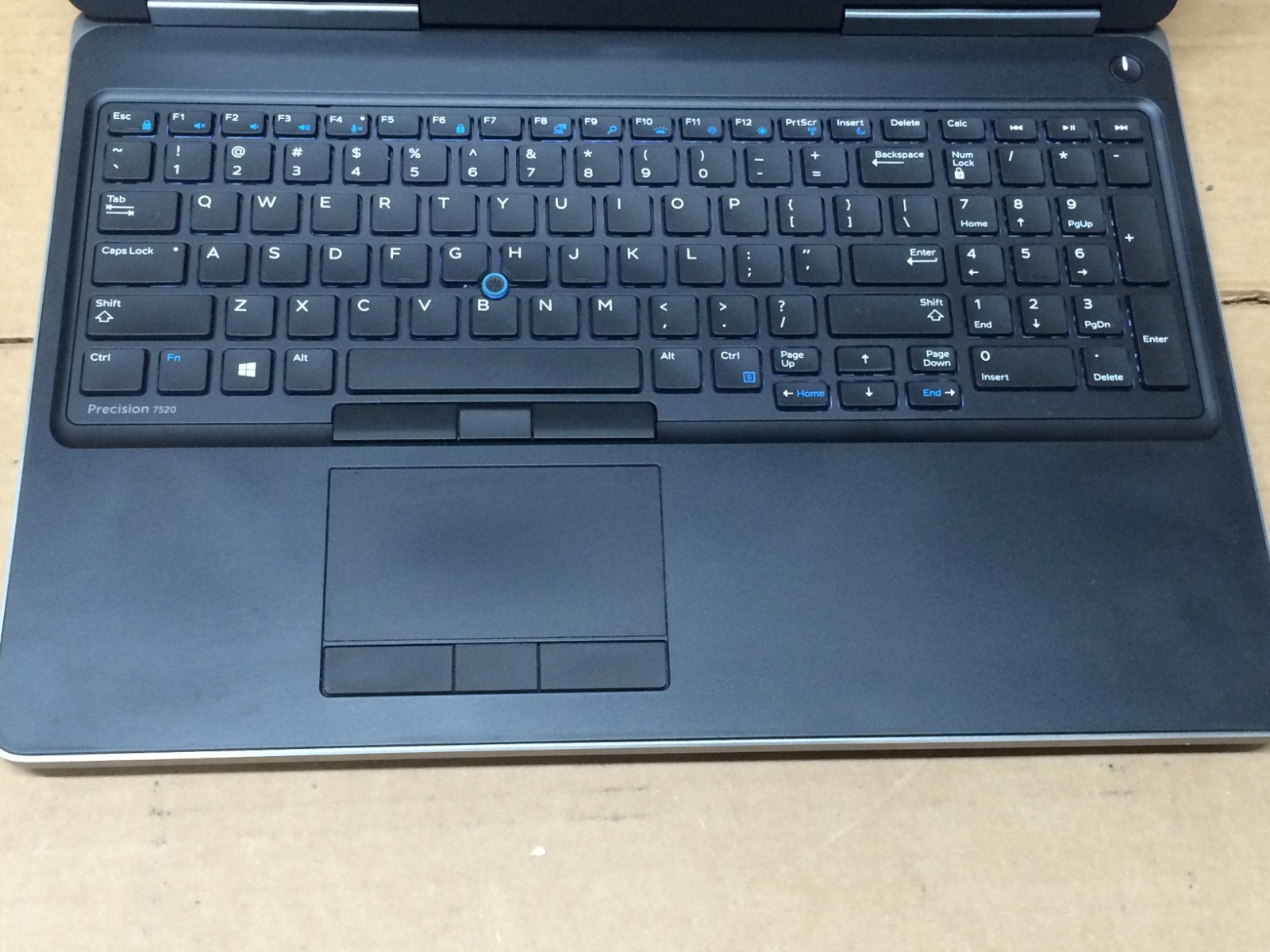 DELL Precision 7520 15.6″ i7-7700HQ 2.80 GHz 16 GB 256 NVME No battery Cover