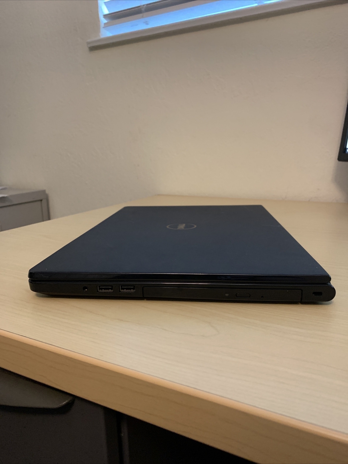 Dell Inspiron 15 5566 15.6” / Intel Core i3 UNKNOWN SPECS /(POWERS ON/NO BOOT)