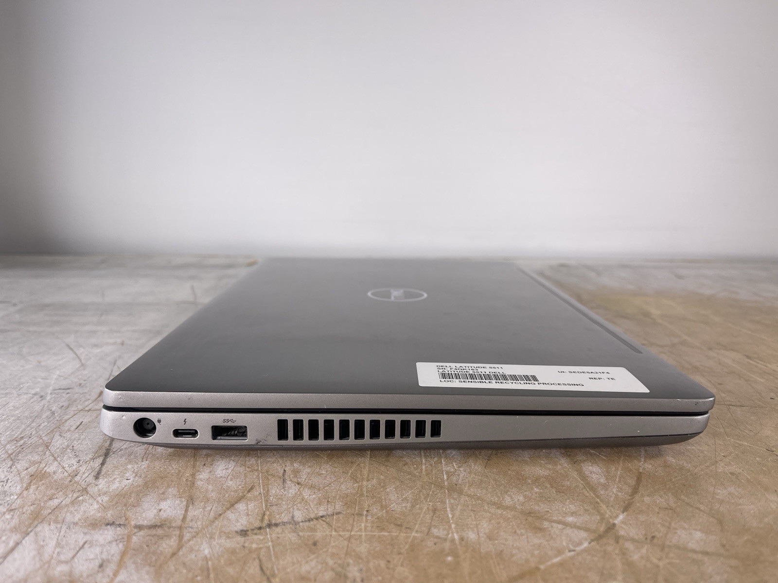 DELL LATITUDE 5511 i5-10300H @ 2.5 GHz, 4GB RAM, NO HDD/OS