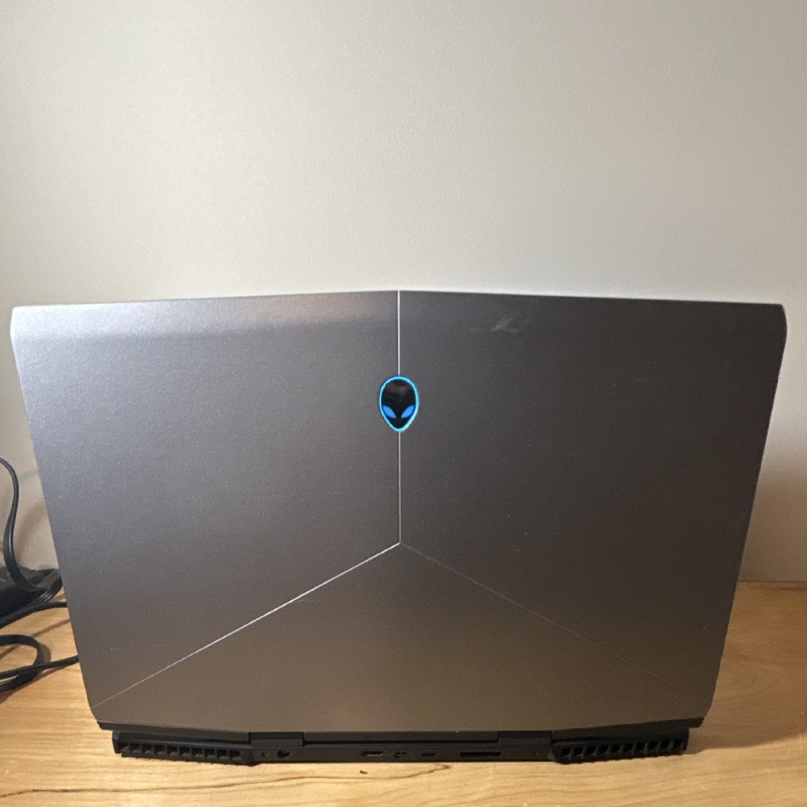 Alienware 17 R4 Gaming Laptop i7 16GB 512GB SSD GTX Win10 17.3″ Silver/Black