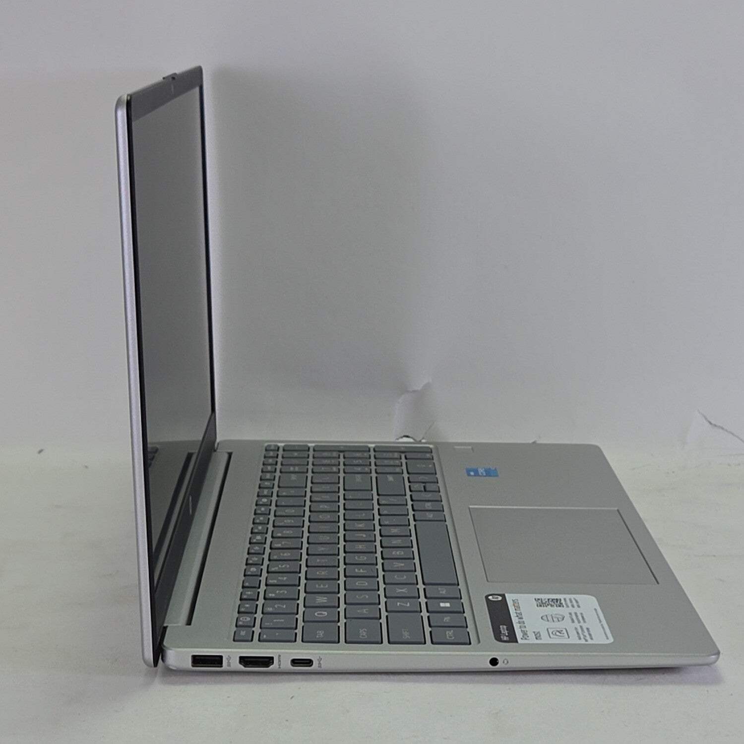 HP Laptop 15-fd0131wm 15.6″ i3-N305 1.8GHz 8GB RAM 256GB SSD