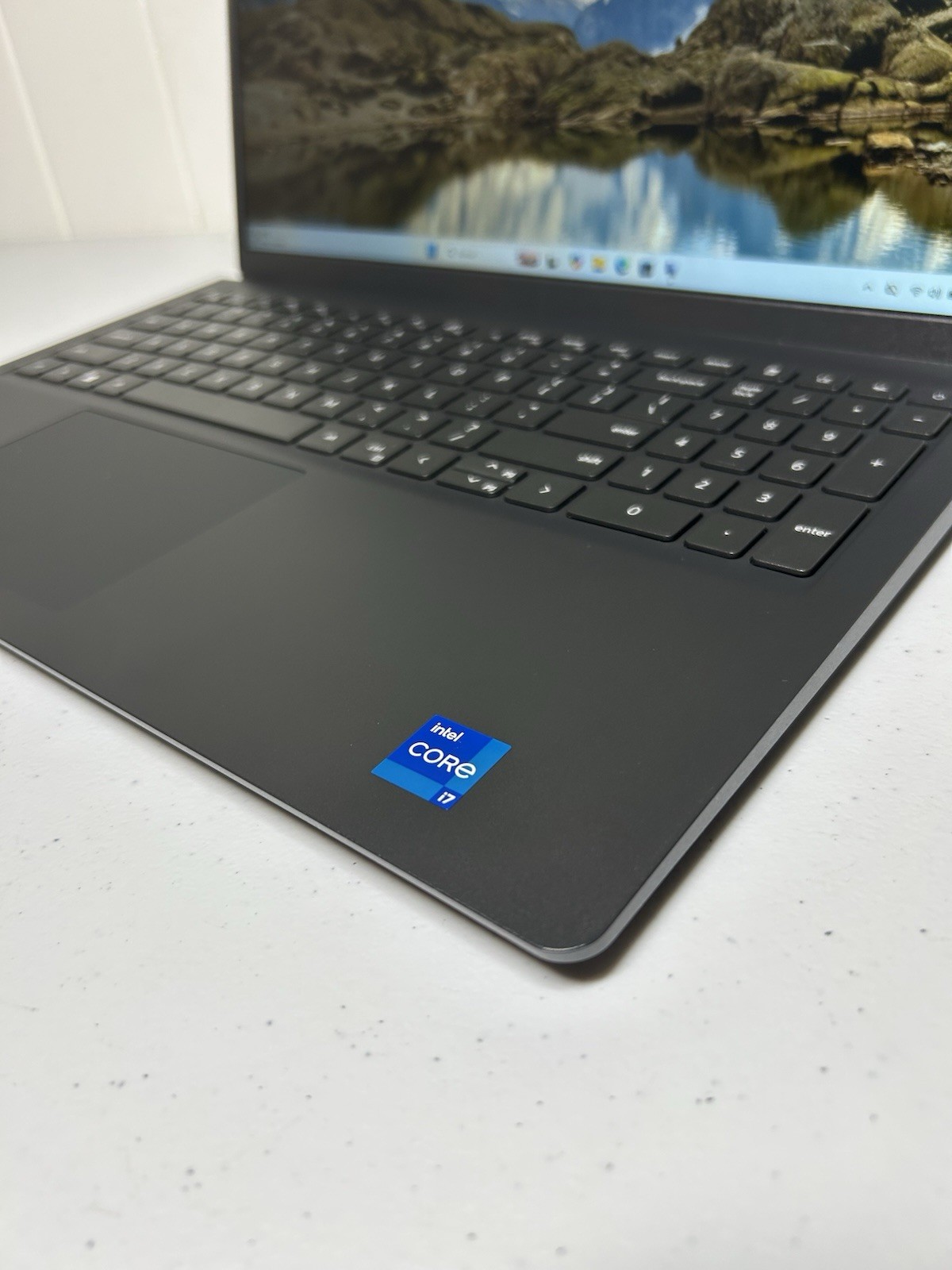 dell 15 laptop dc15250 Processor I7-1355U Storage 1Tb Ram 16gb Touchscreen