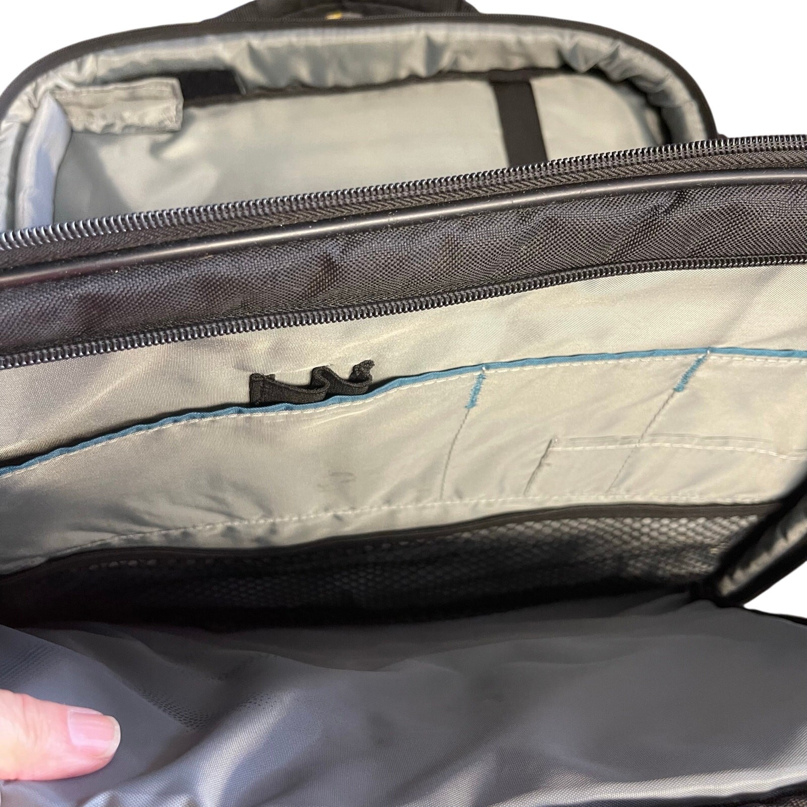 Toshiba Satellite C655 PARTS ONLY Laptop and Carrying Bag PLEASE READ
