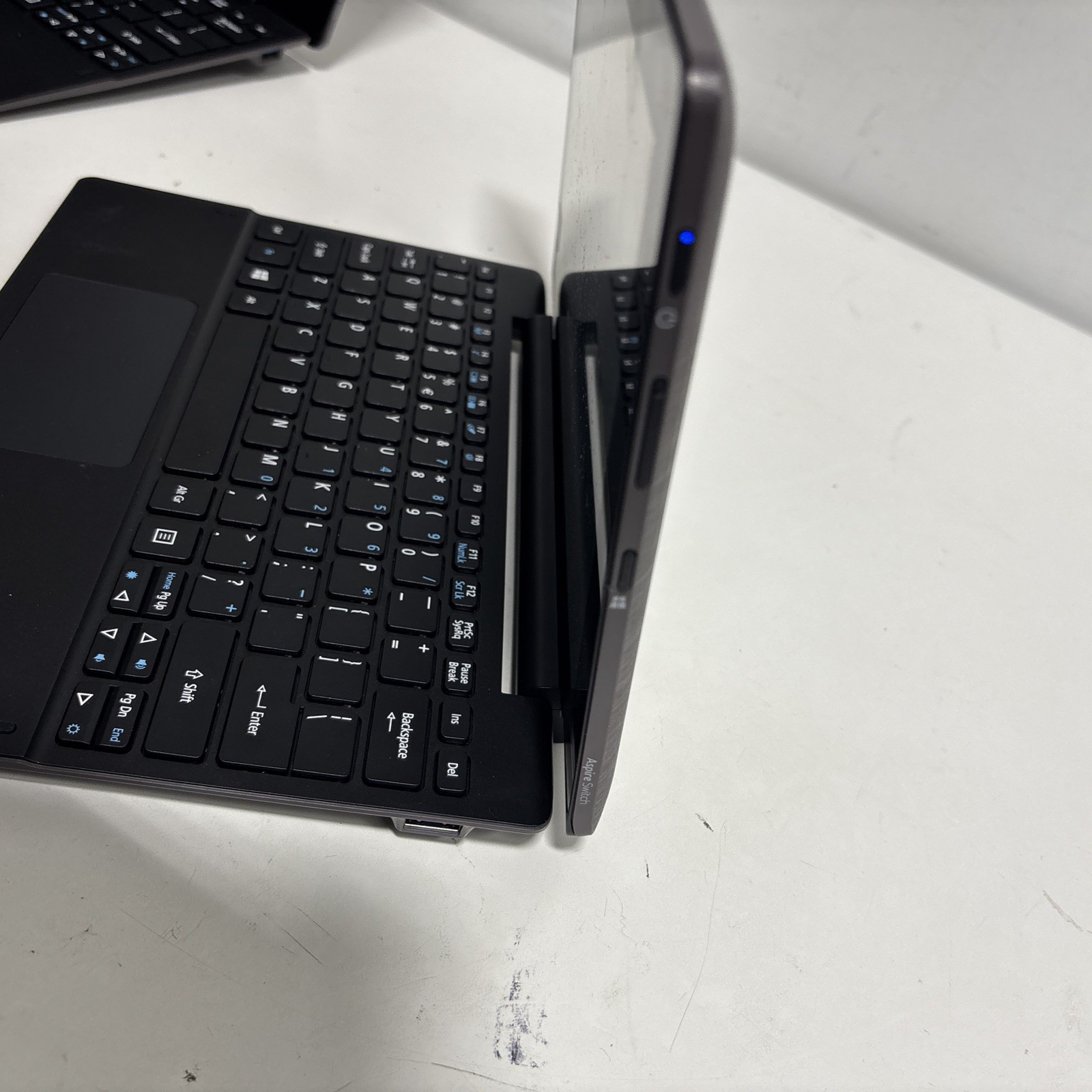 Acer Aspire 10e SW3-016 2-in-1 Multi-Touch Laptop/Tablet 1.44 GHz Windows 10