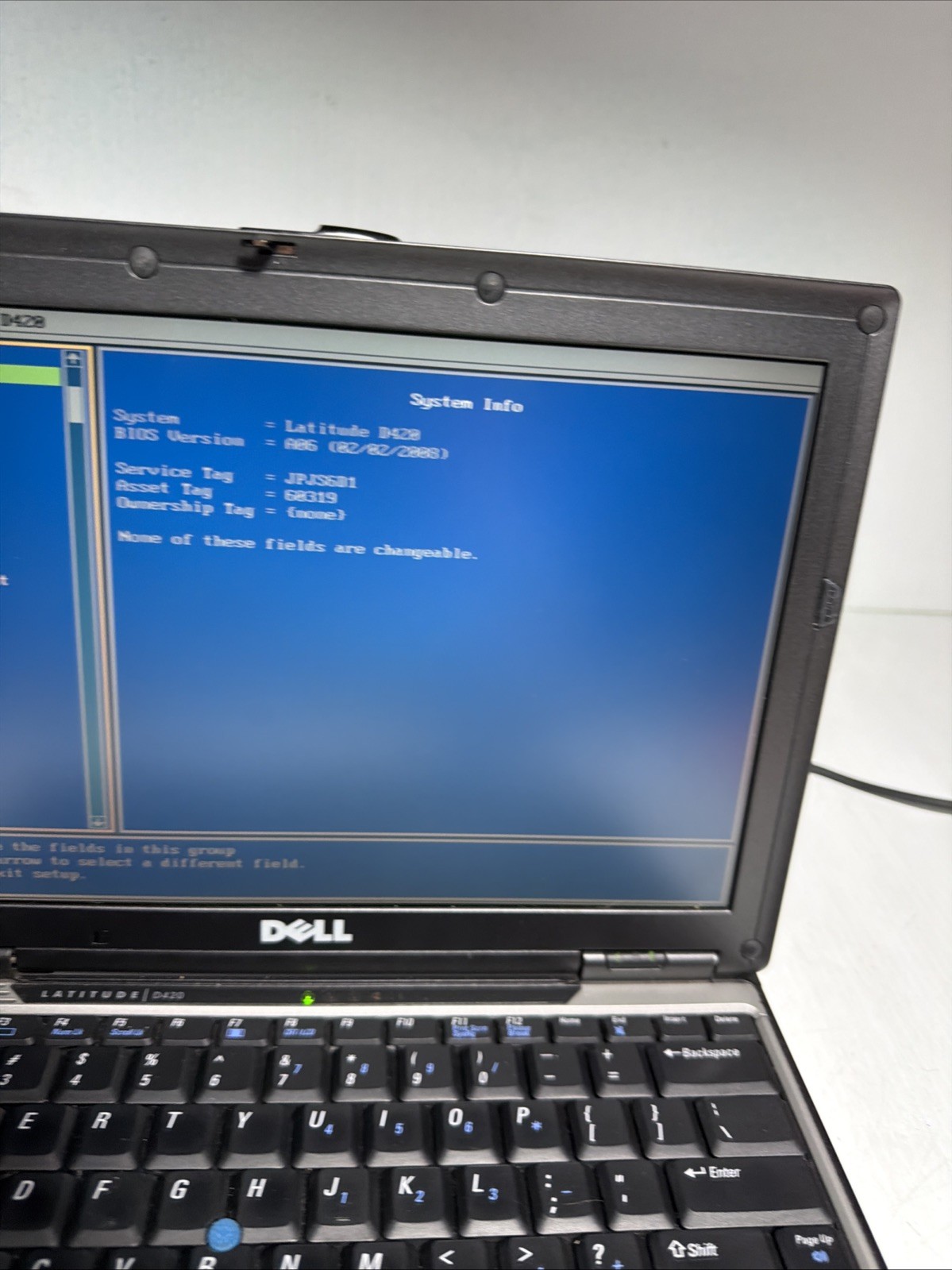 Dell Latitude D420 14″ Laptop Core Duo 2.5gb Ram No Drives Boots Bios