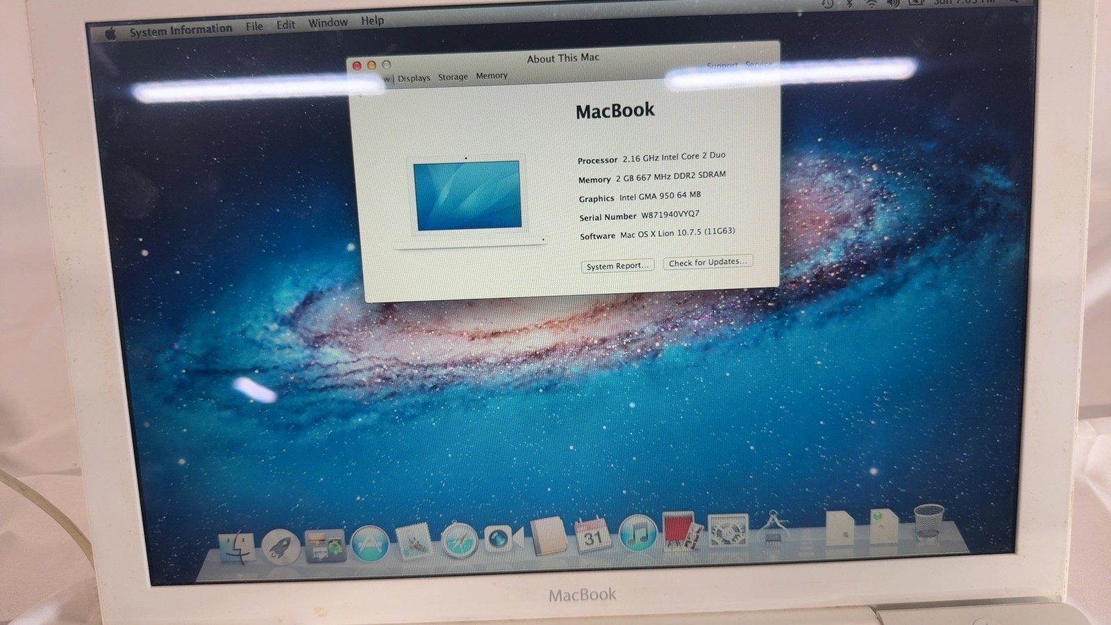 Apple MacBook 2.16GHz Intel Core 2 Duo 2GB DDR2 120GB HDD 13.3″ White