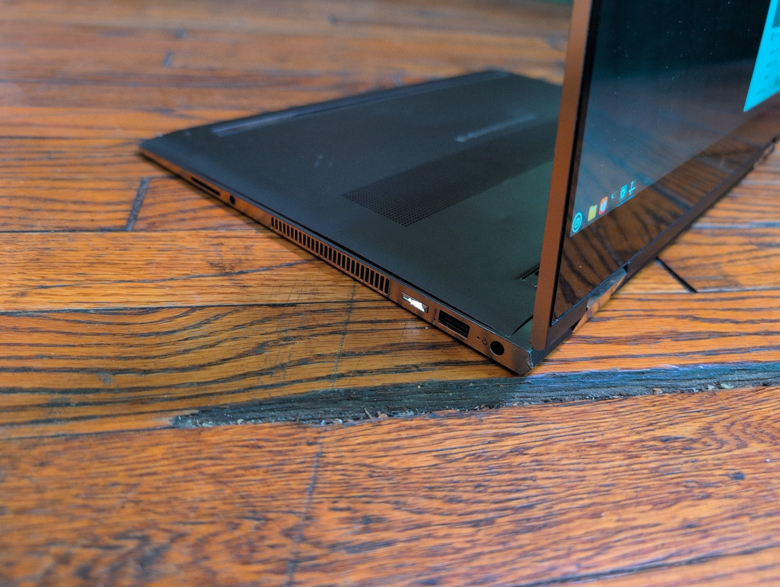 HP Spectre x360 15-CH011DX 15.6″ i7-8850 1.8GHz 16GB RAM 256GB SSD GeForce MX150