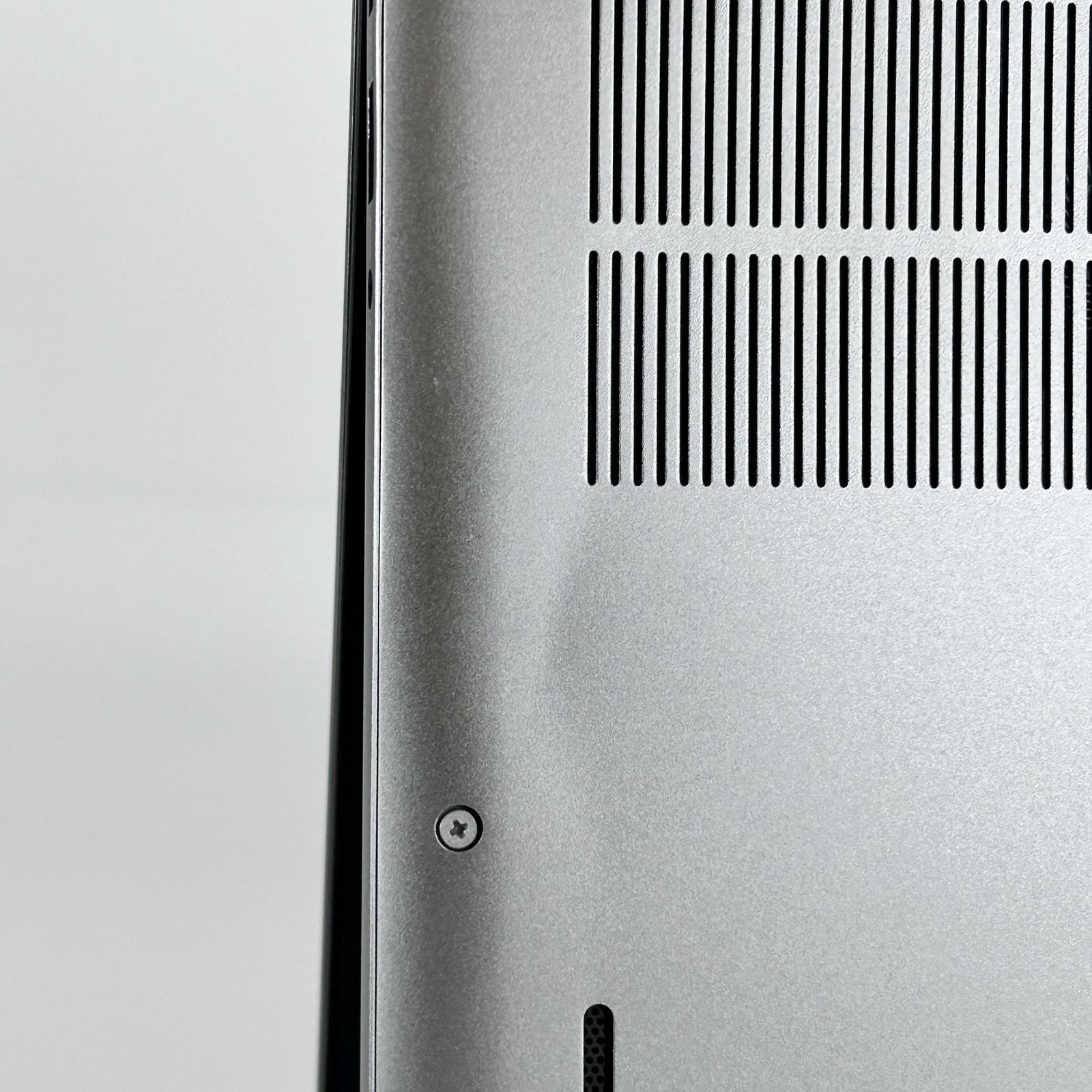 Dell Latitude 7640 16 Gray FHD+ 1.6 GHz i5-1345U 16GB 256GB SSD Good – LCD BLEED