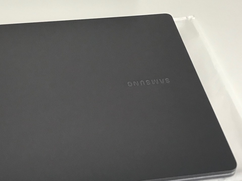 SAMSUNG Galaxy Book 5 15.6″ / Gray / Ultra 5 16GB / 512GB / NT750XHD-KC51G