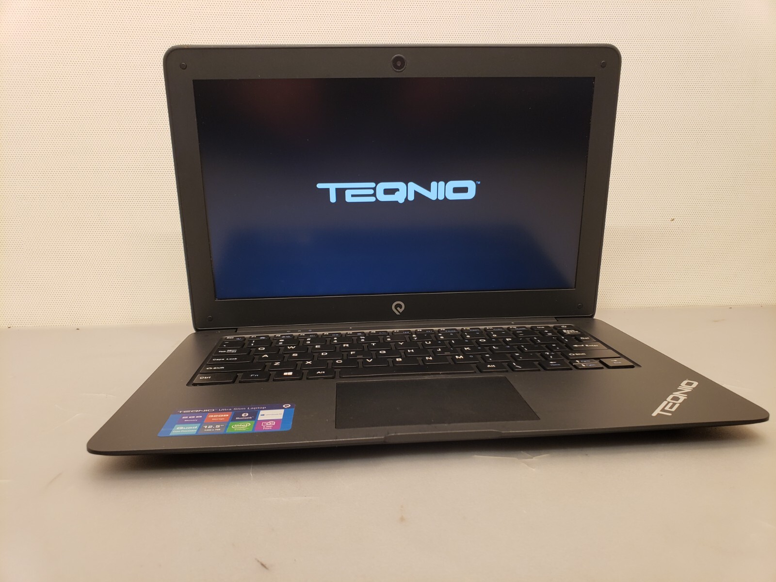 Teqnio Ultra Slim Laptop ELL1201T 12.5″ Windows 10 32GB SSD 2GB Intel Atom