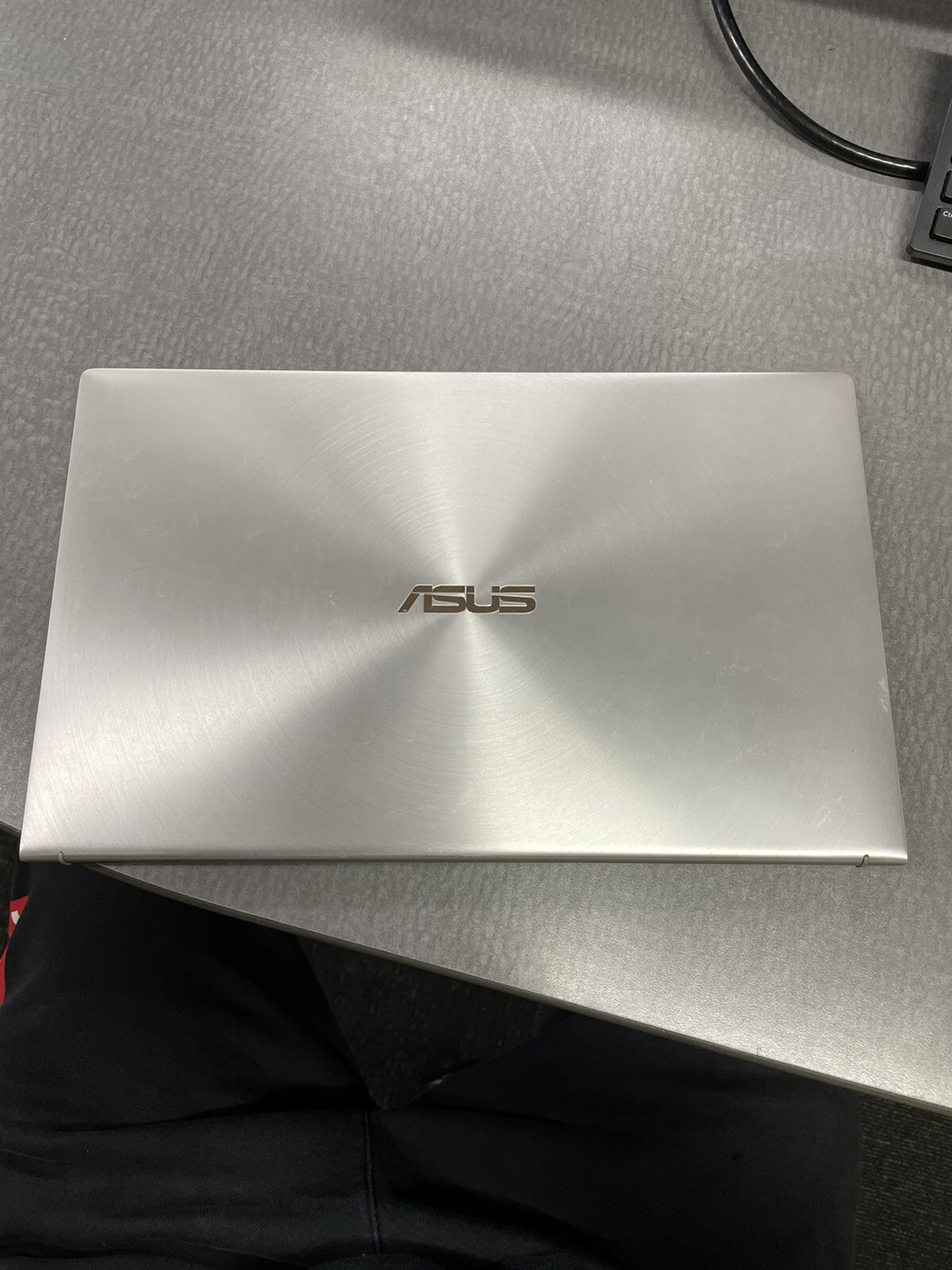 asus laptop Zenbook 15 UX533 Notebook. Silver. intel Core i7-8565 CPU @ 1.80GHz.