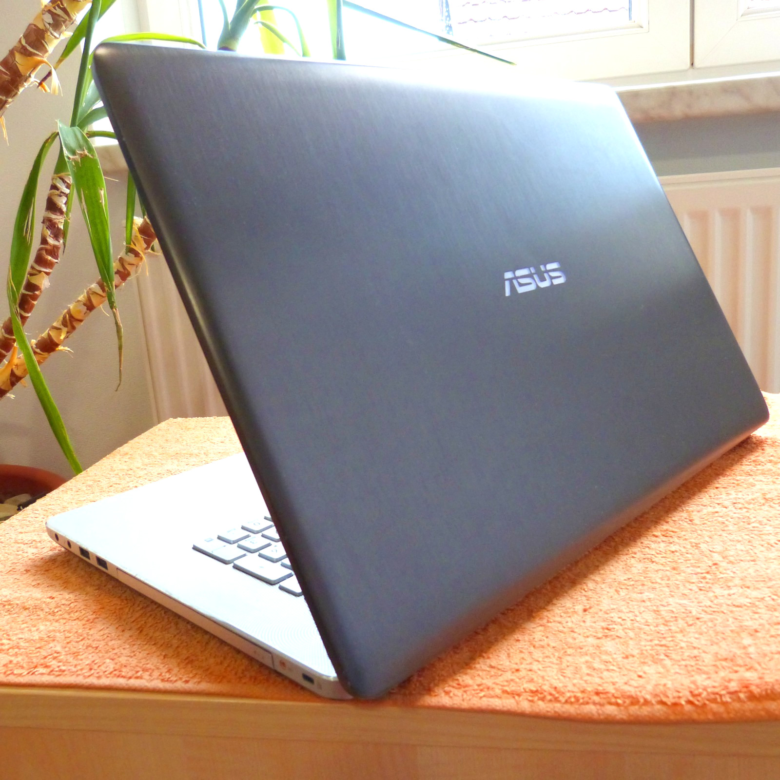 Asus N750 VivoBook Premium METAL 17″ FULLHD BLURAY l SSD Windows 11 QUAD i7