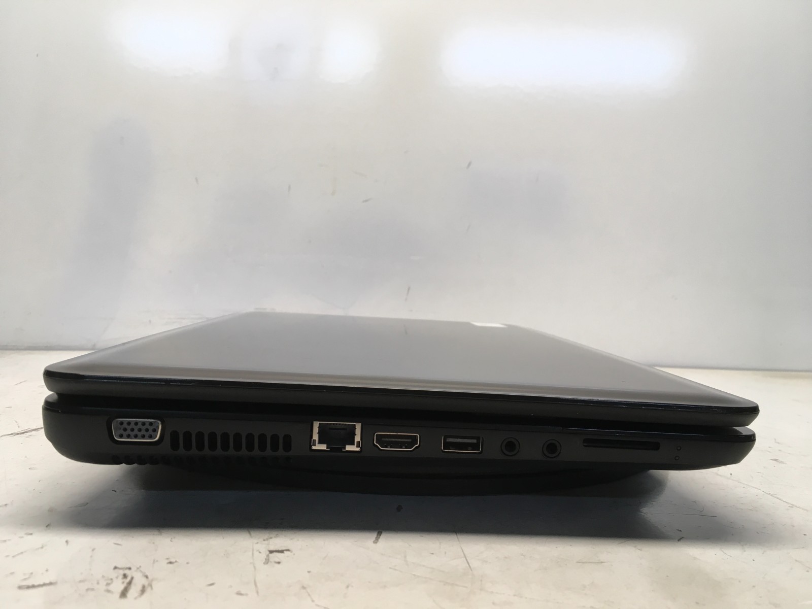 HP 2000-2B30DX AMD E-300 1300MHz 4 GB NO HDD