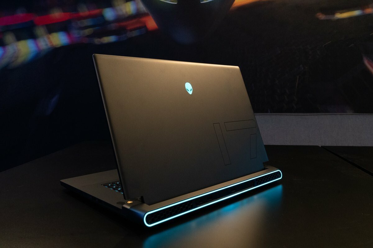 Alienware m17 R5 Gaming Laptop