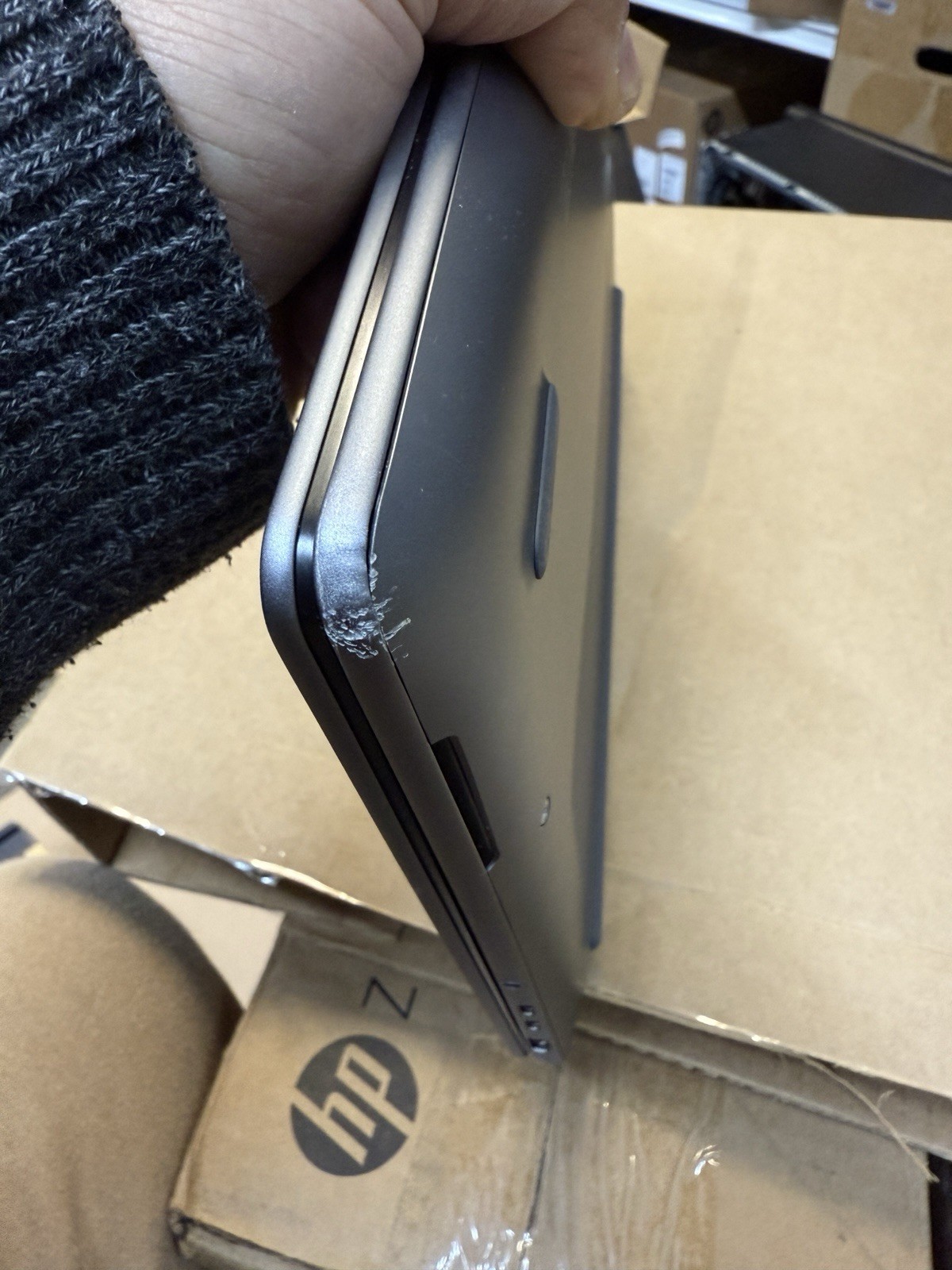 HP ZBook Ultra OLED 2.8k AI MAX PRO 390/32 GB LPDDR5/512GB SSD/ ( Dent On Corner