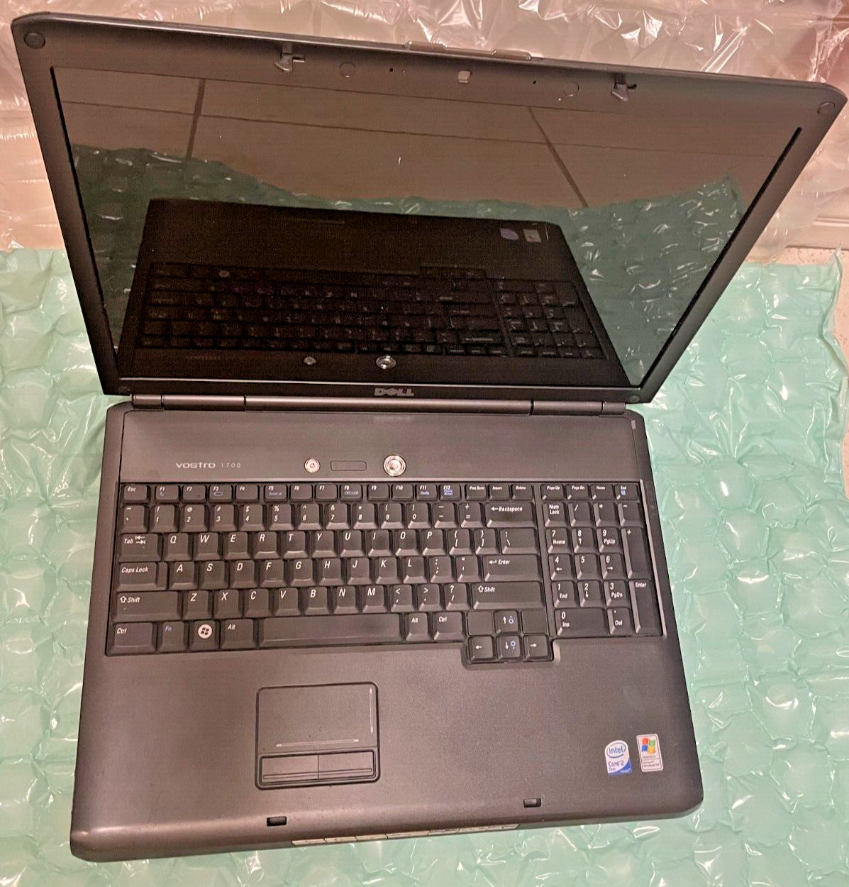 Dell Vostro 1700 Intel core Duo pro 2.00 GHz 3072MB RAM 320 320 GB HDD