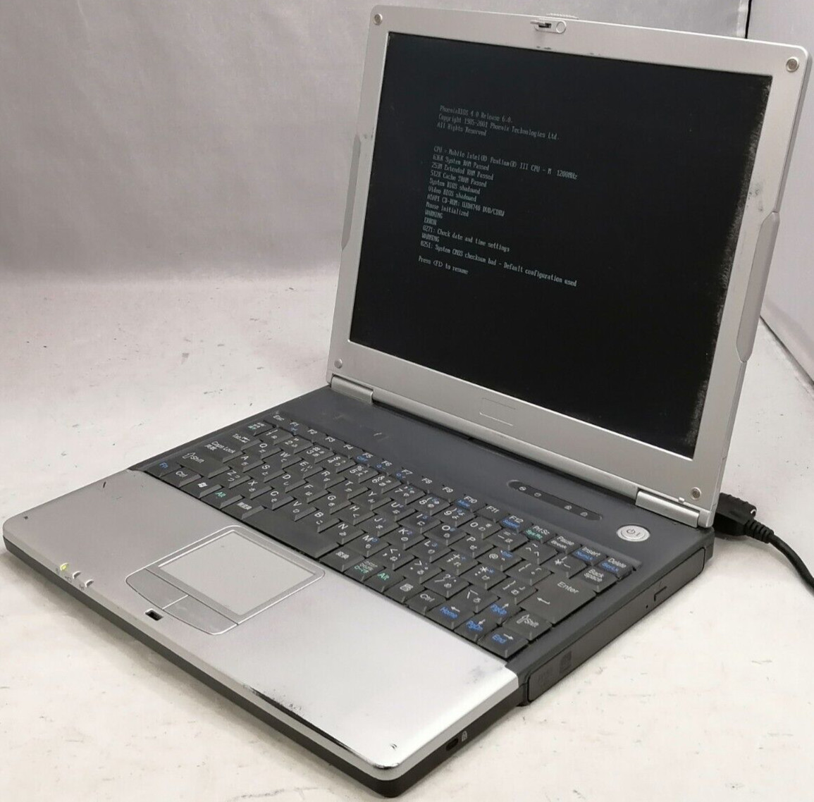 FOR PARTS 12.1″ Hitachi Flora 220W NS5 (Pentium III /1.20 GHz/512 MB RAM/NO HDD)