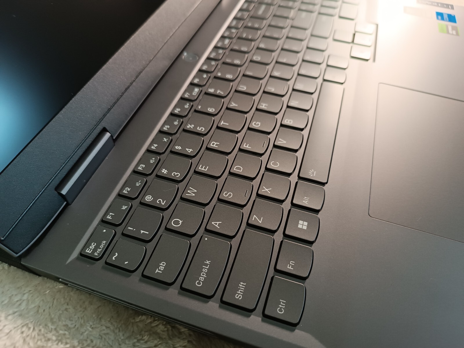 Lenovo LOQ Gaming 15,6 LCD Intel i5-13420H 512SSD 8RAM RTX 3050 6GDDR