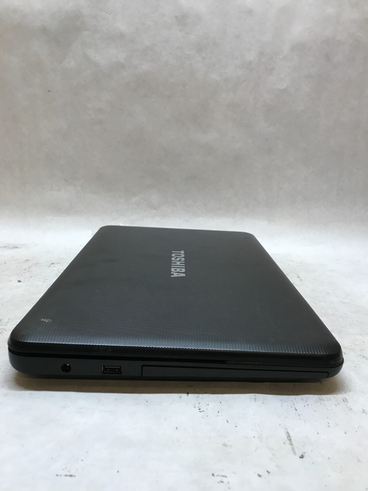 Toshiba Satellite C855D-S5201 15″ AMD E1-1200 1.4GHz 4GB RAM NO HDD/OS AS IS -DW