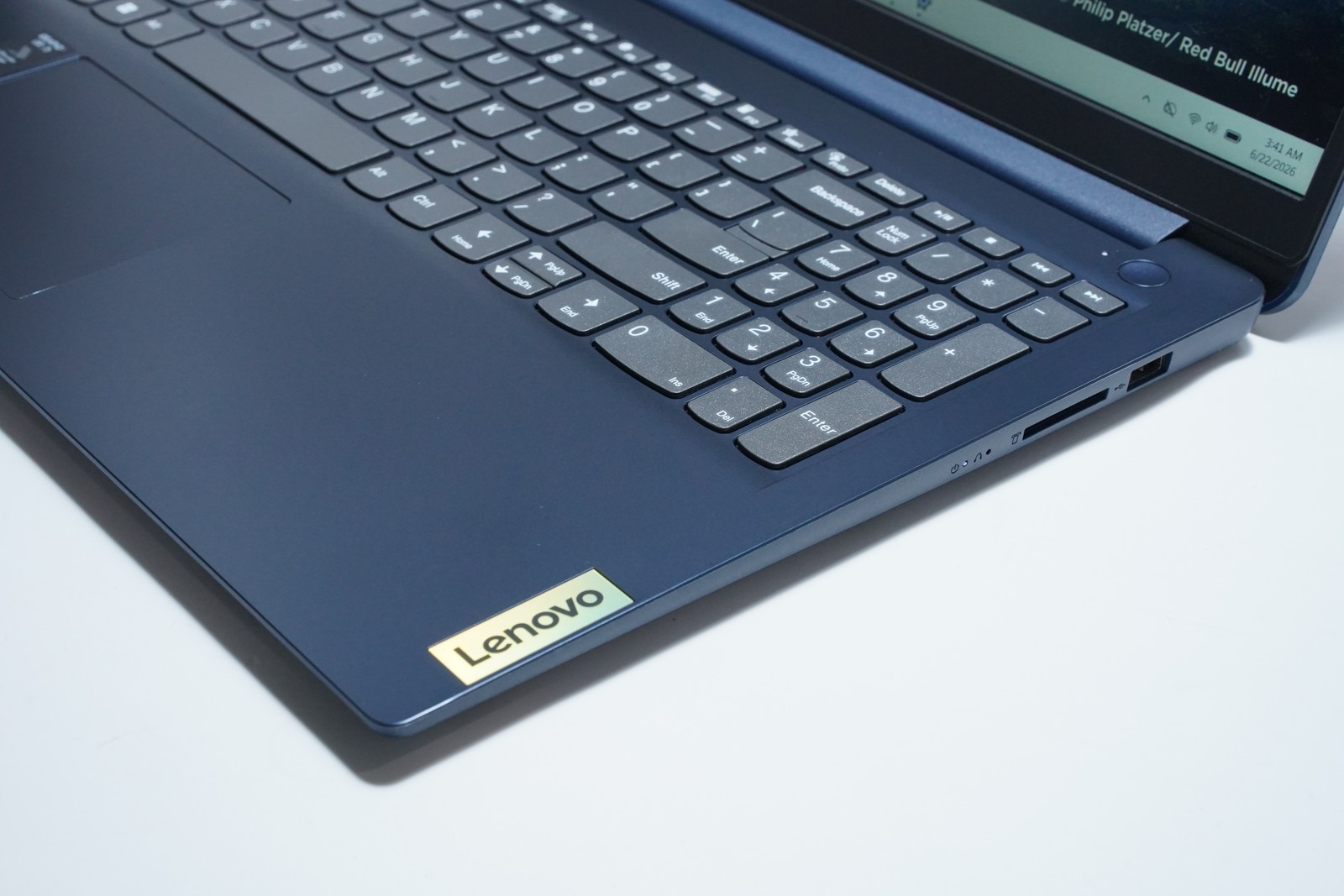Lenovo IdeaPad 1 15.6″ Laptop Ryzen 5 7520U 16GB 512GB SSD Abyss Blue