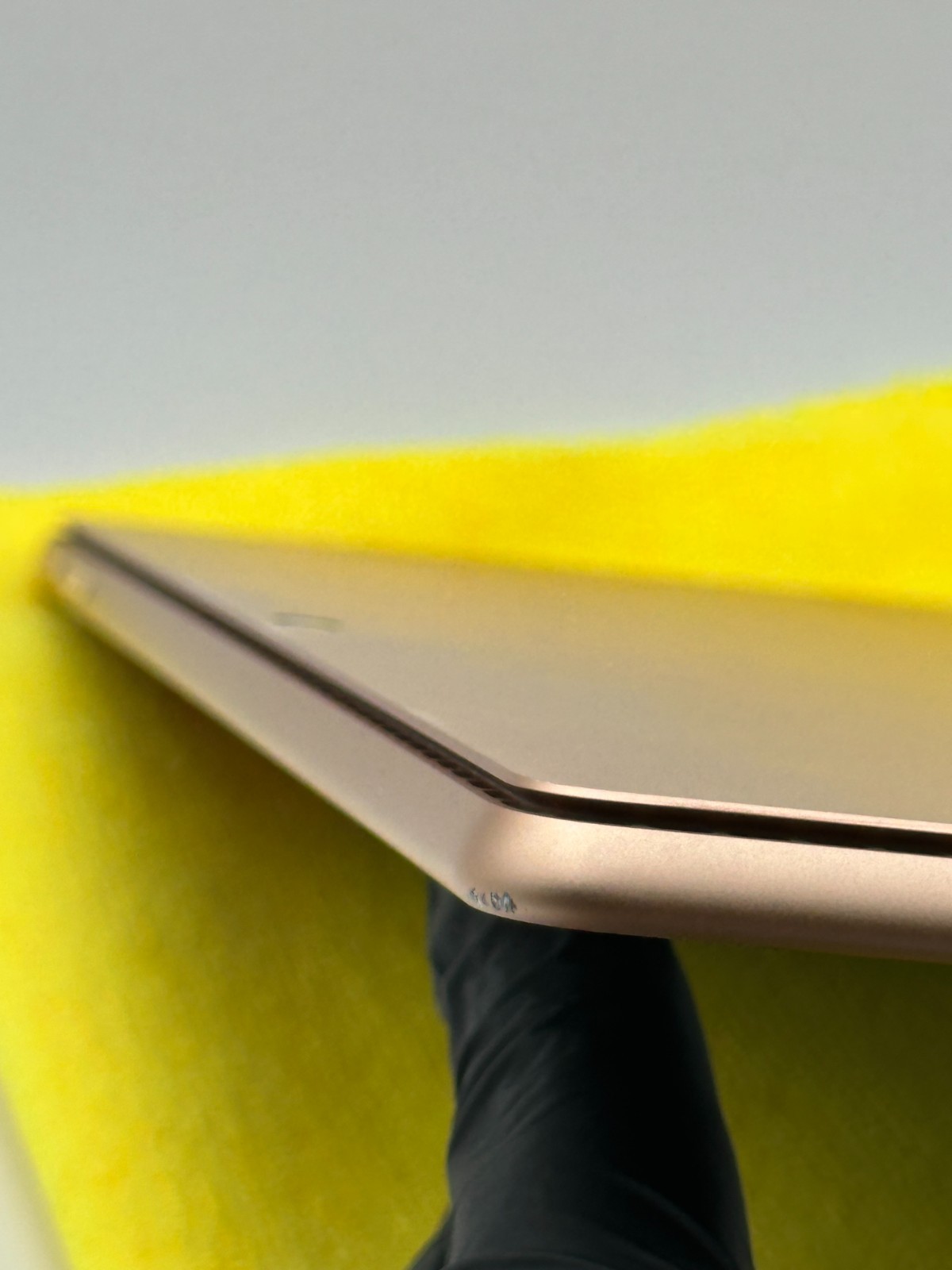 Microsoft Surface Pro Snapdragon X Plus 11th Edition CRACK SCREEN – FUNCTIONAL