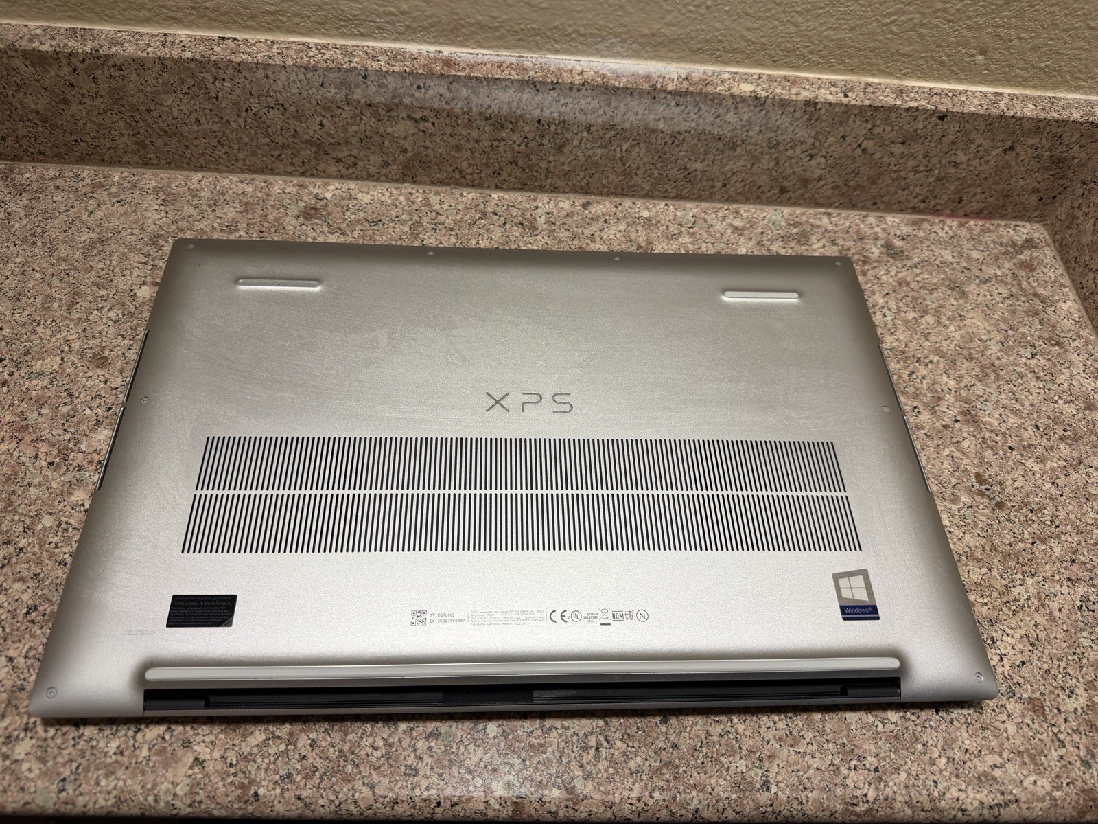 Dell XPS 17 9700 17″ 4K Touchscreen i7-10750H 2.6GHz 16GB RAM 1TB SSD 1650 Ti